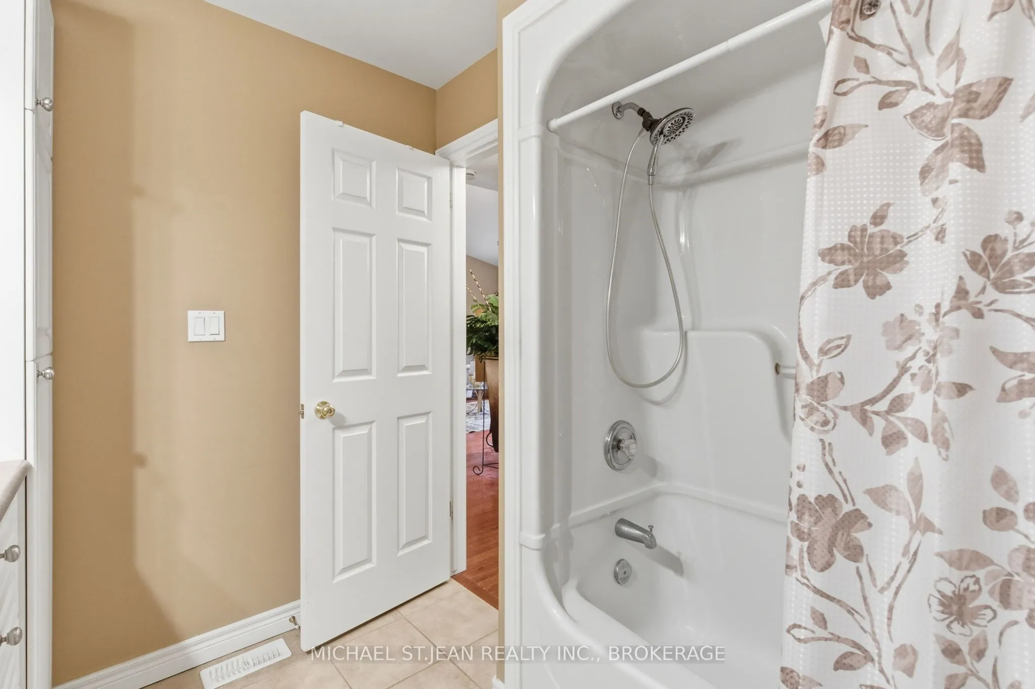 385 Park Road N, #22