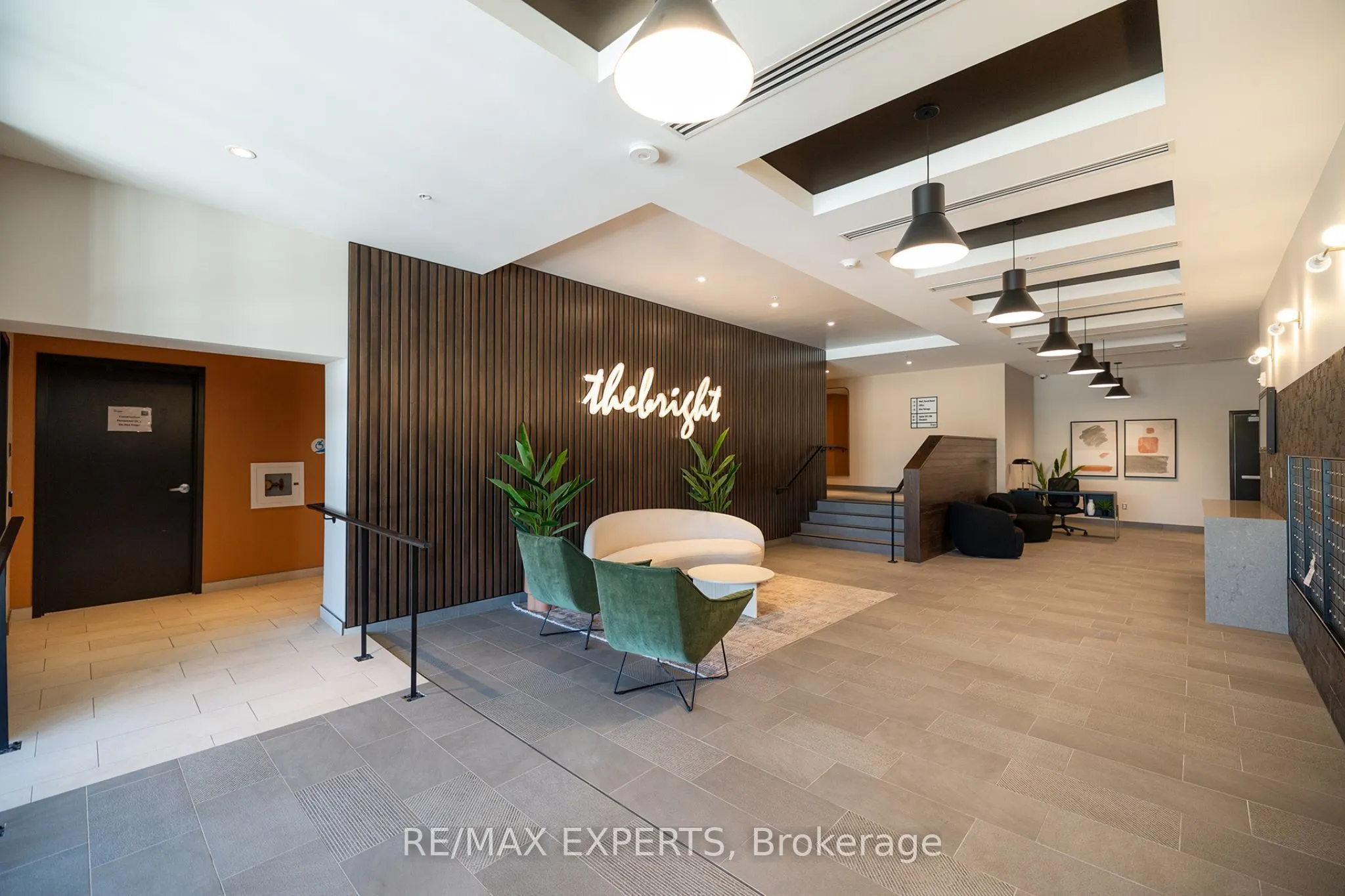 403 741 King Street W, #3