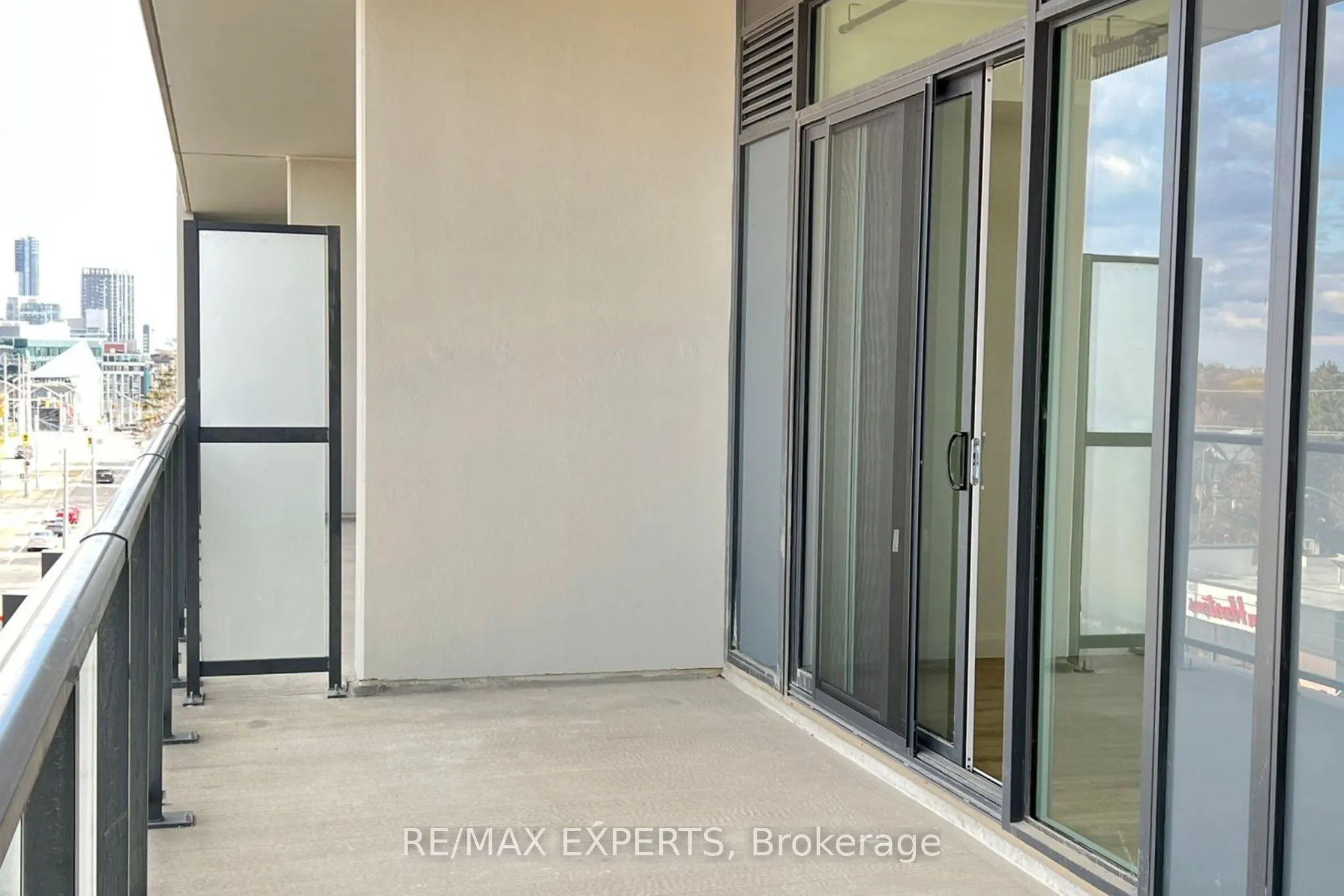 403 741 King Street W, #3