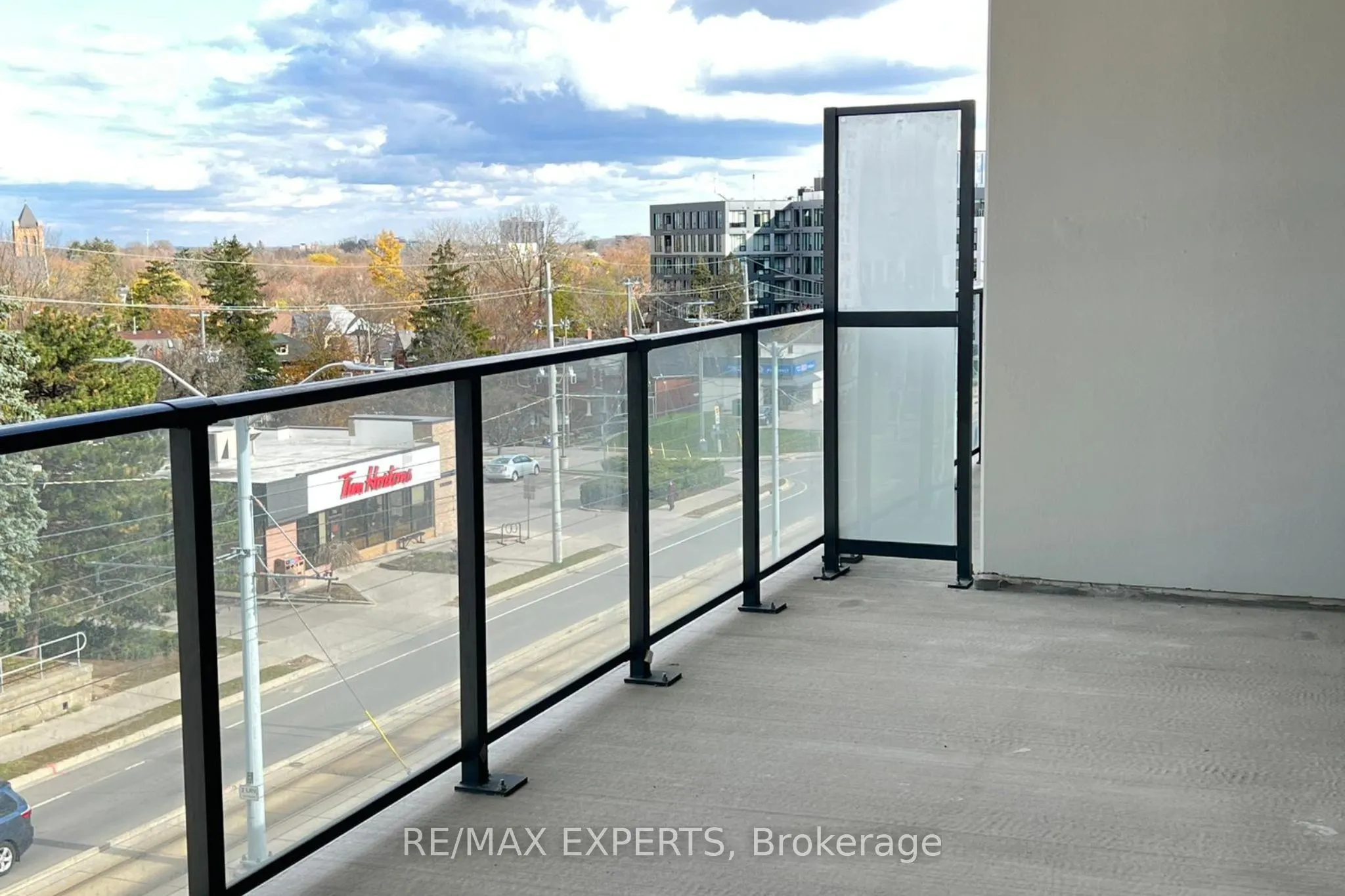403 741 King Street W, #3