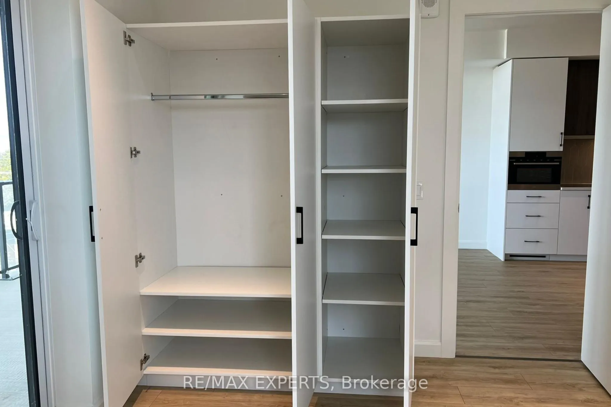 403 741 King Street W, #3