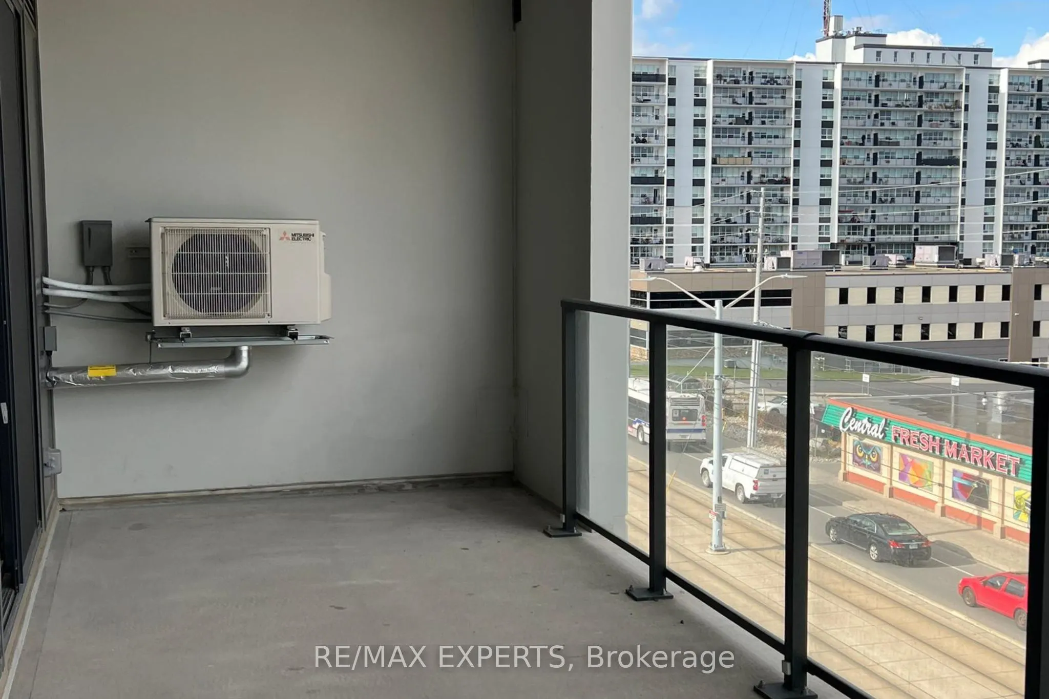 403 741 King Street W, #3