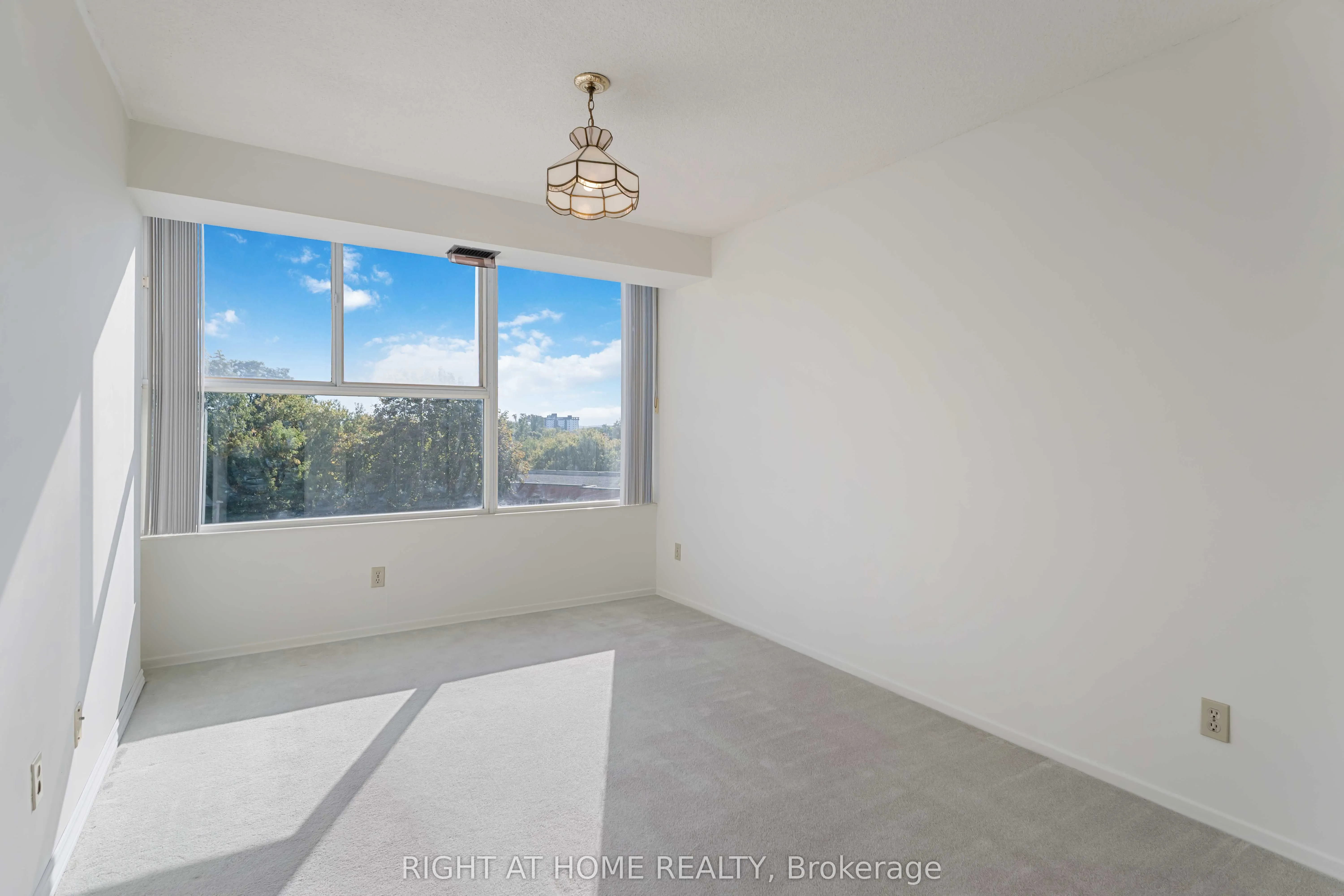 7 Gale Crescent, #204