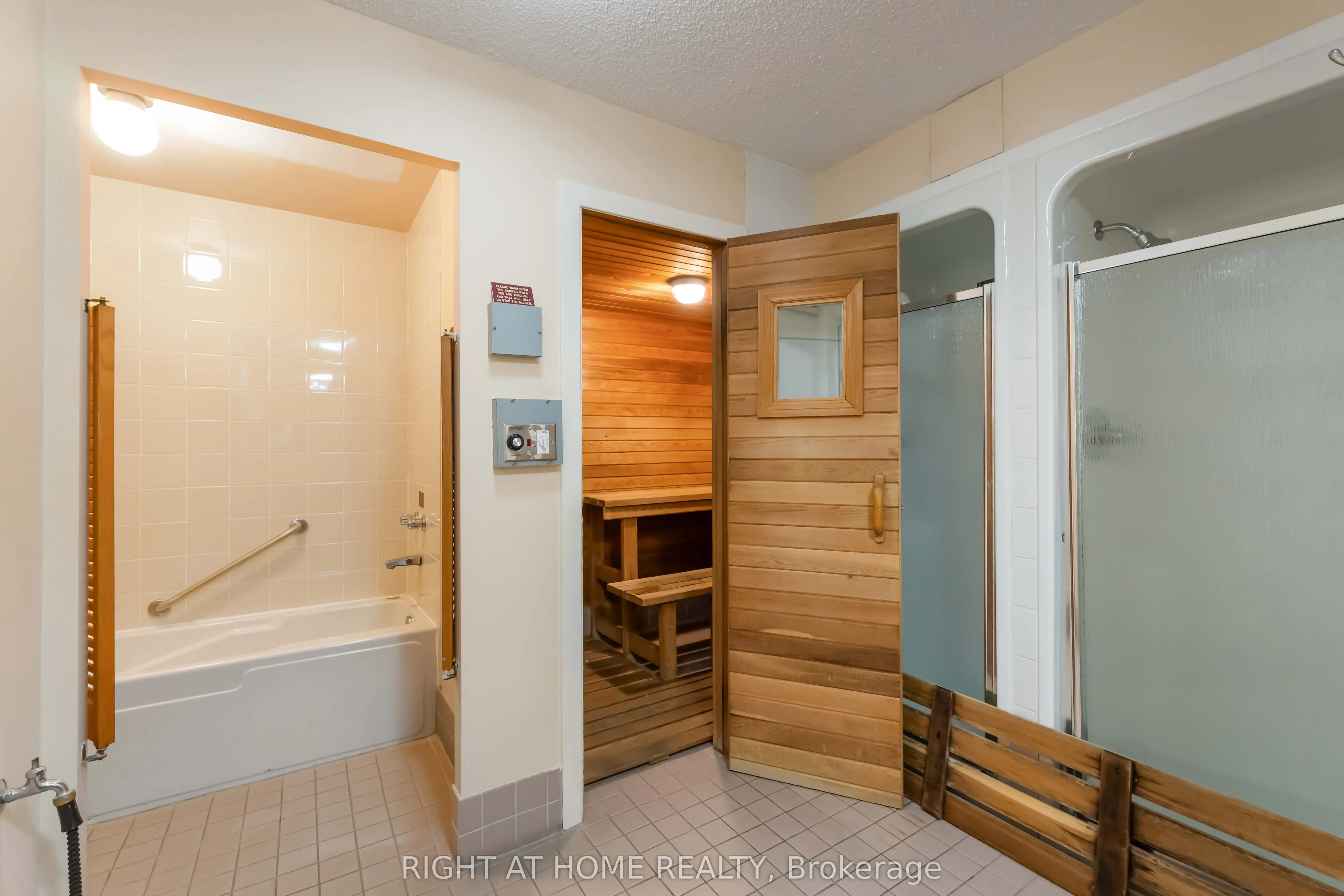 7 Gale Crescent, #204