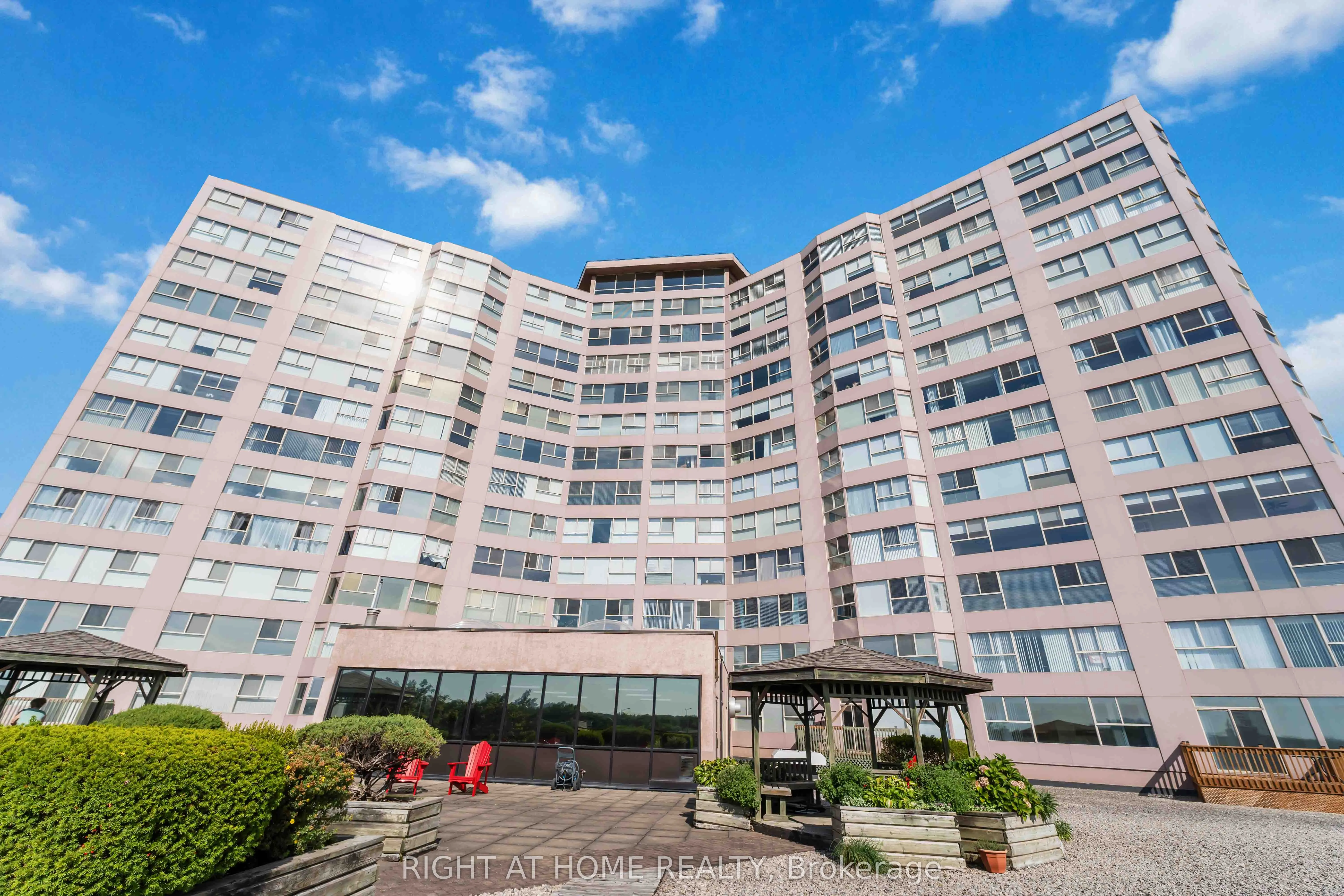 7 Gale Crescent, #204