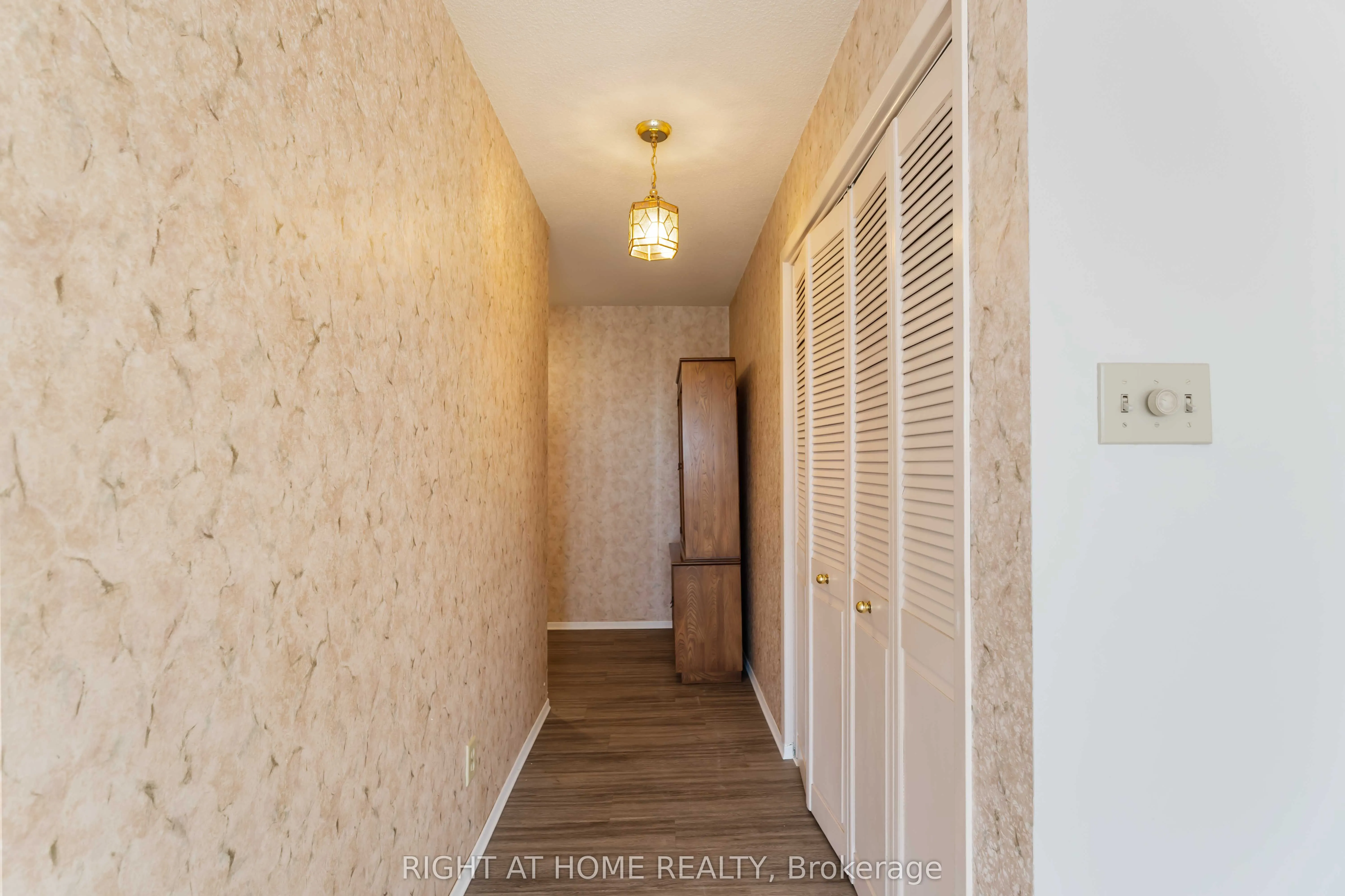 7 Gale Crescent, #204