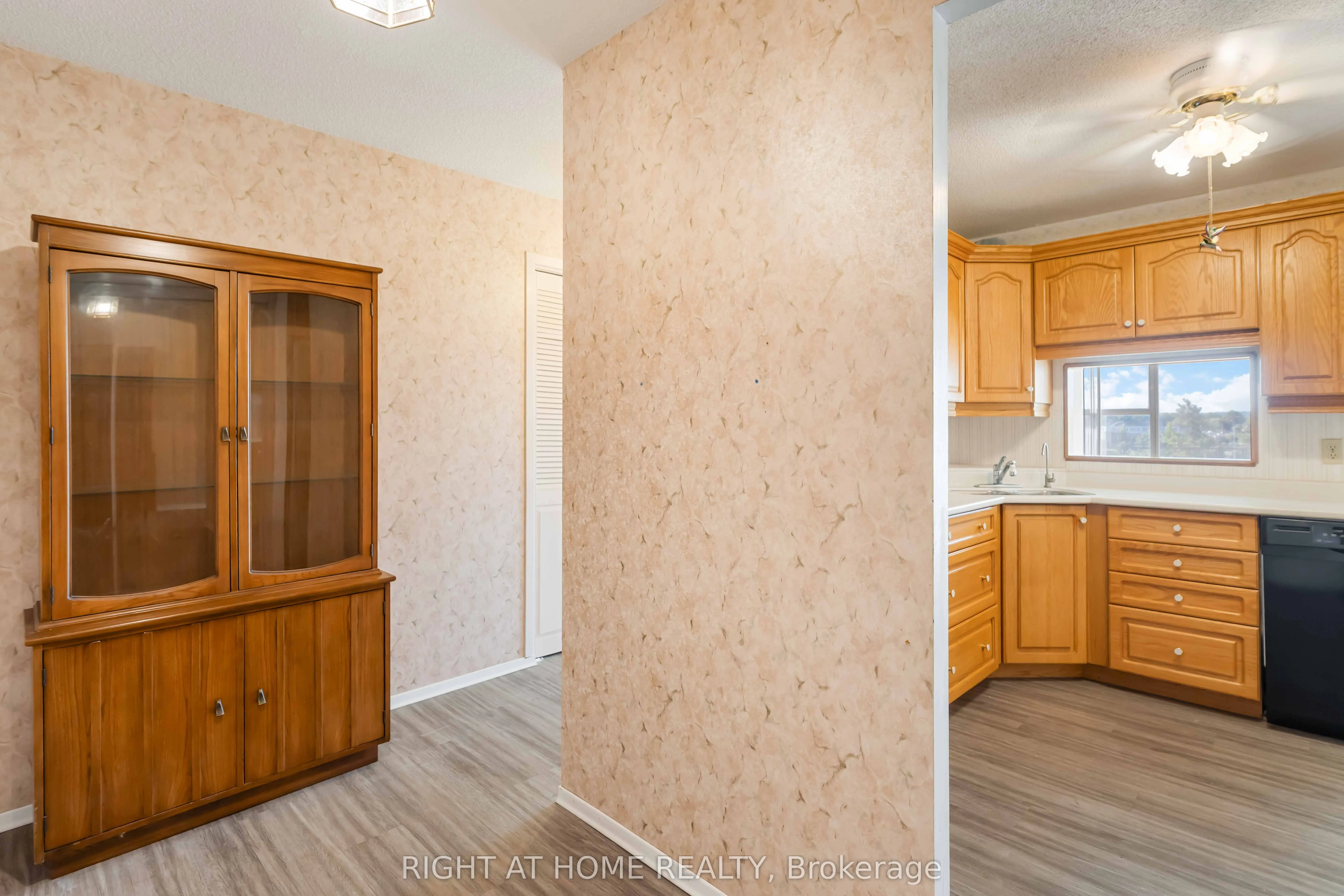 7 Gale Crescent, #204