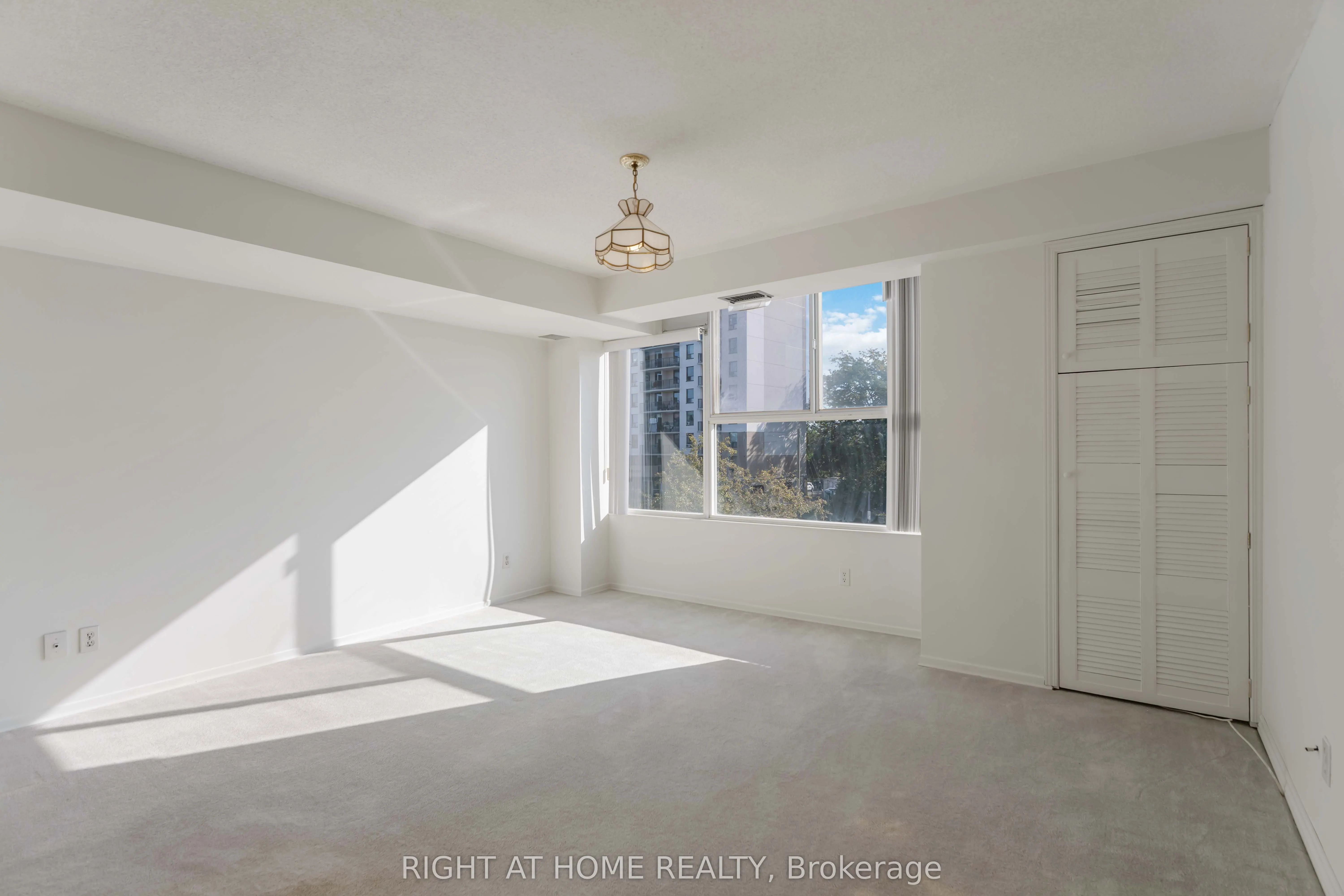 7 Gale Crescent, #204