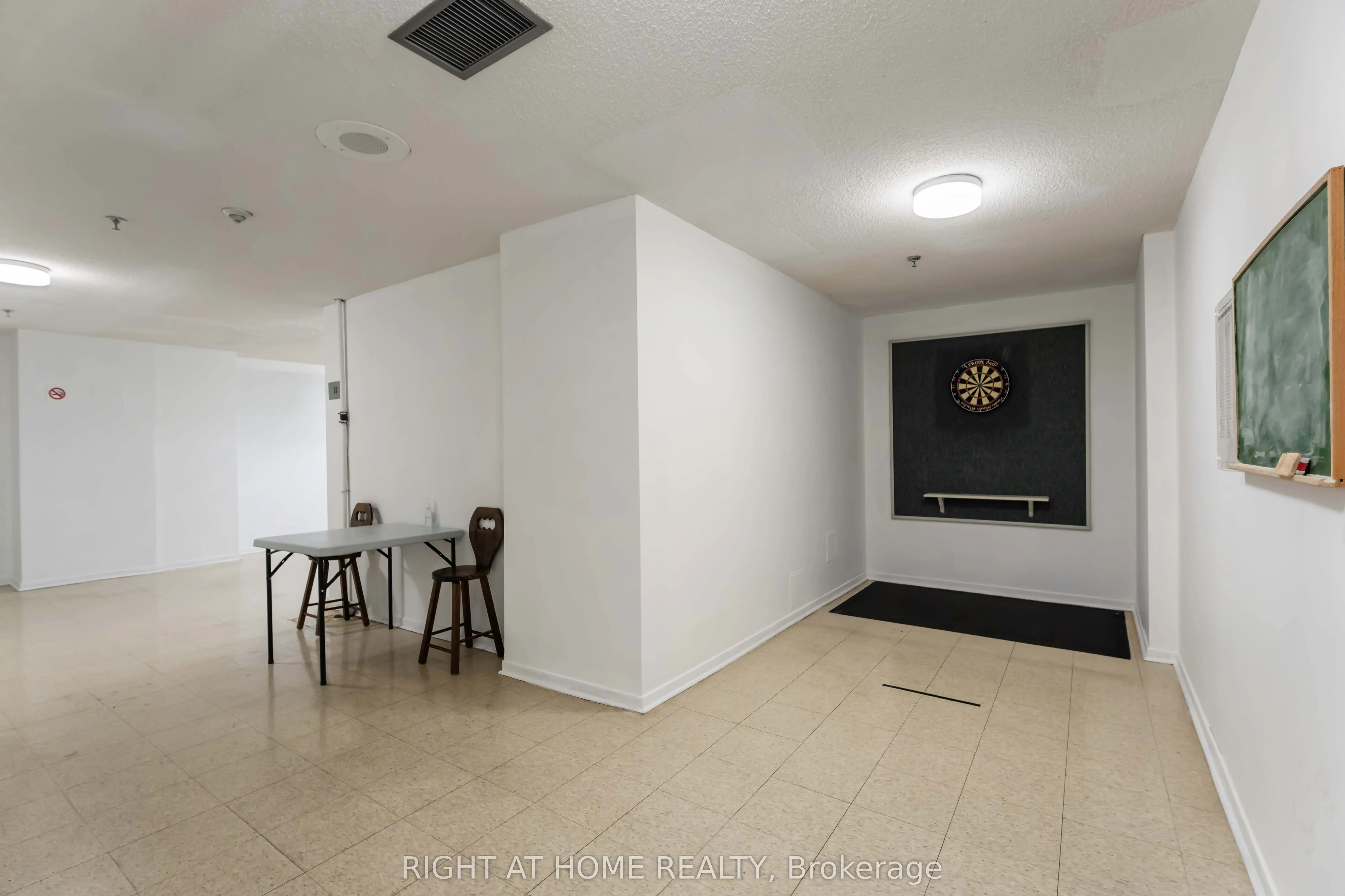 7 Gale Crescent, #204