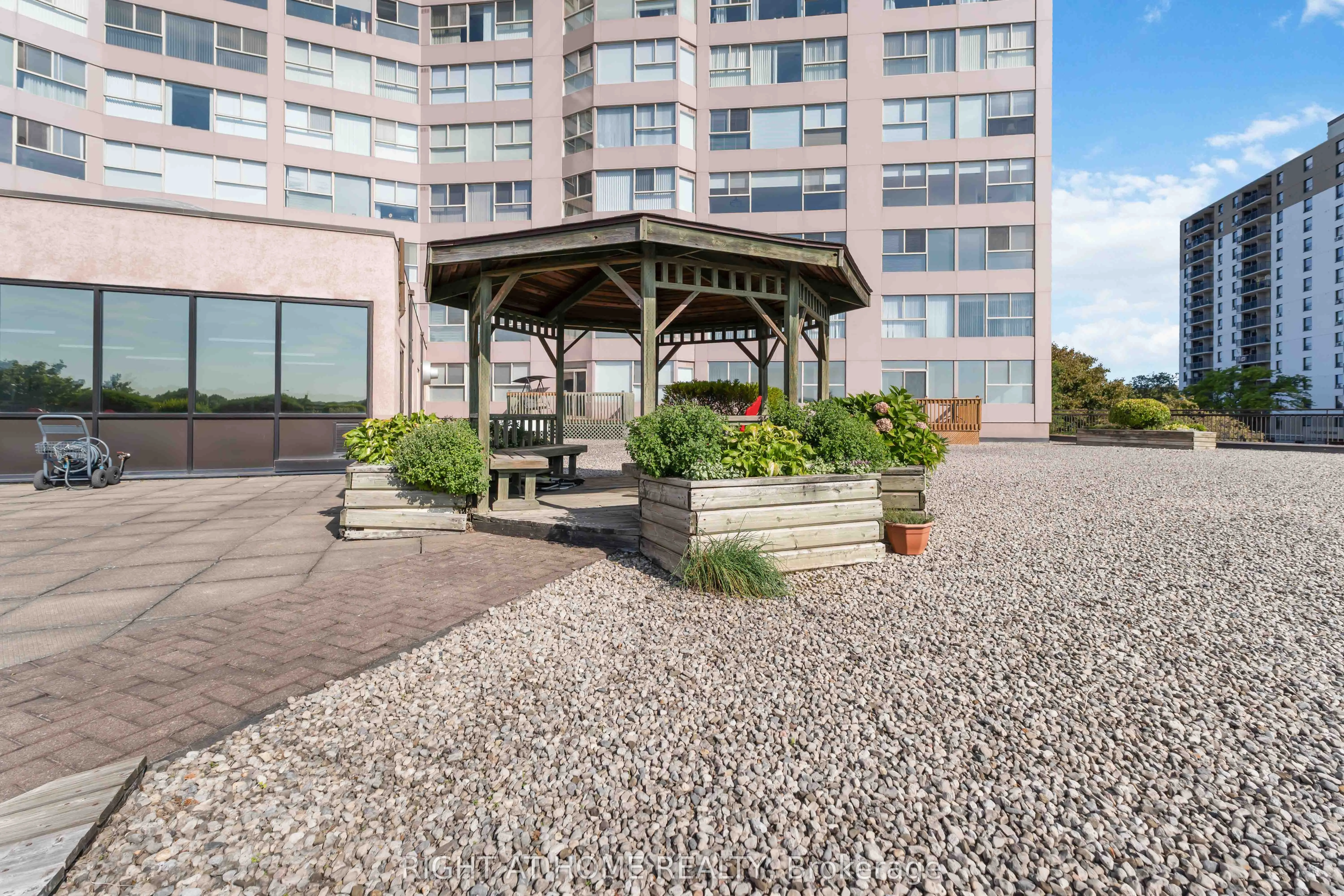 7 Gale Crescent, #204