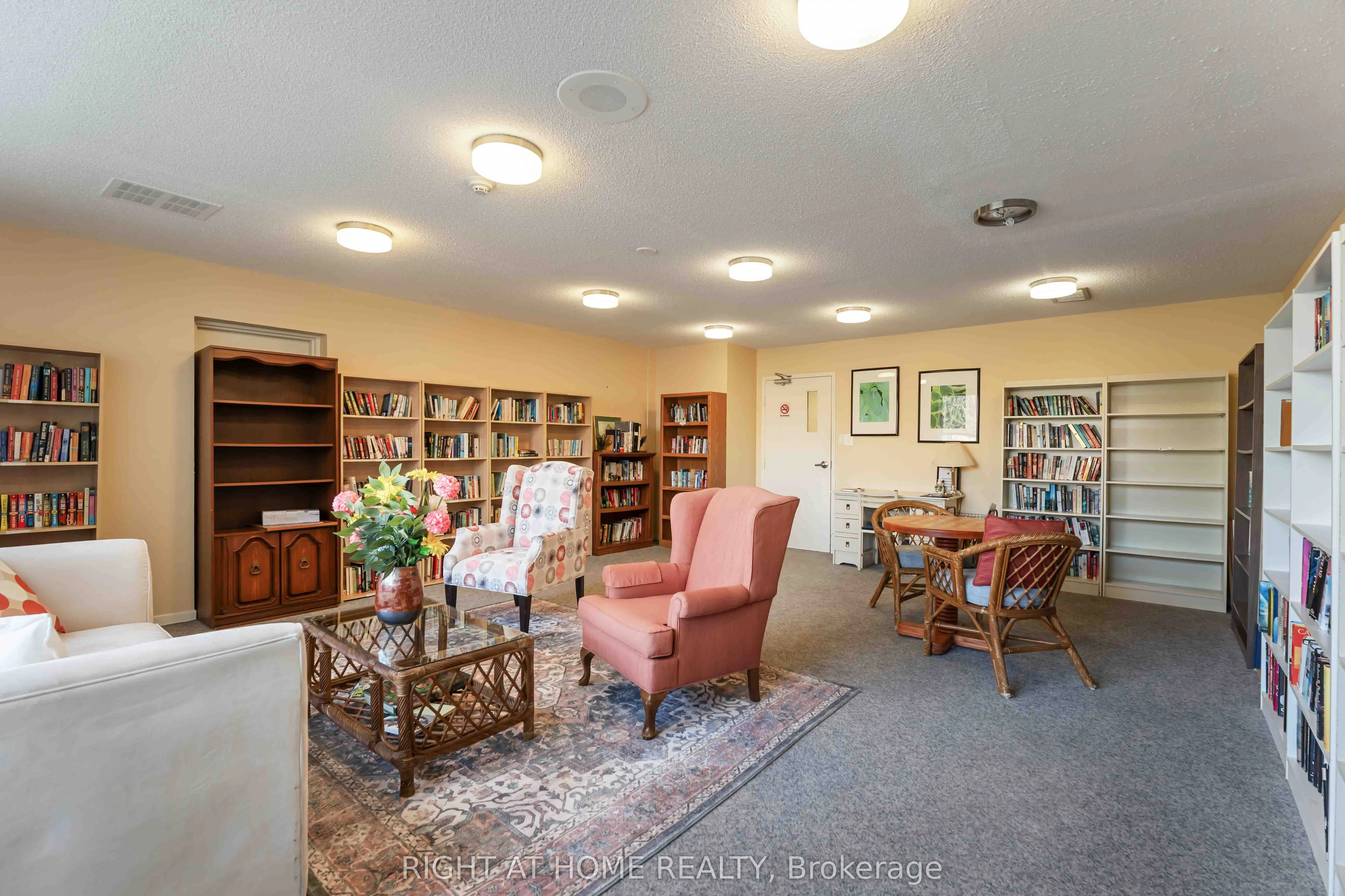 7 Gale Crescent, #204