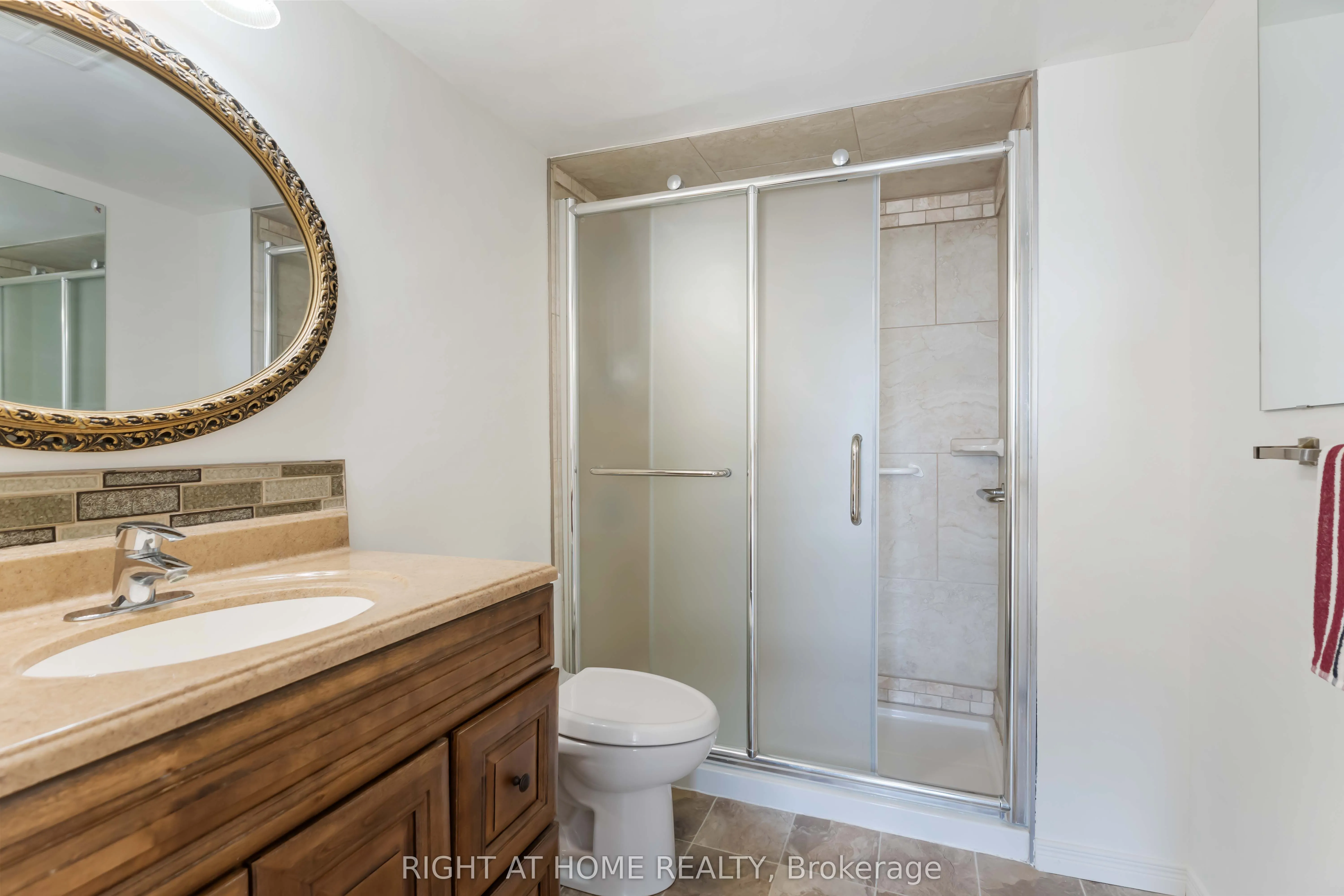 7 Gale Crescent, #204