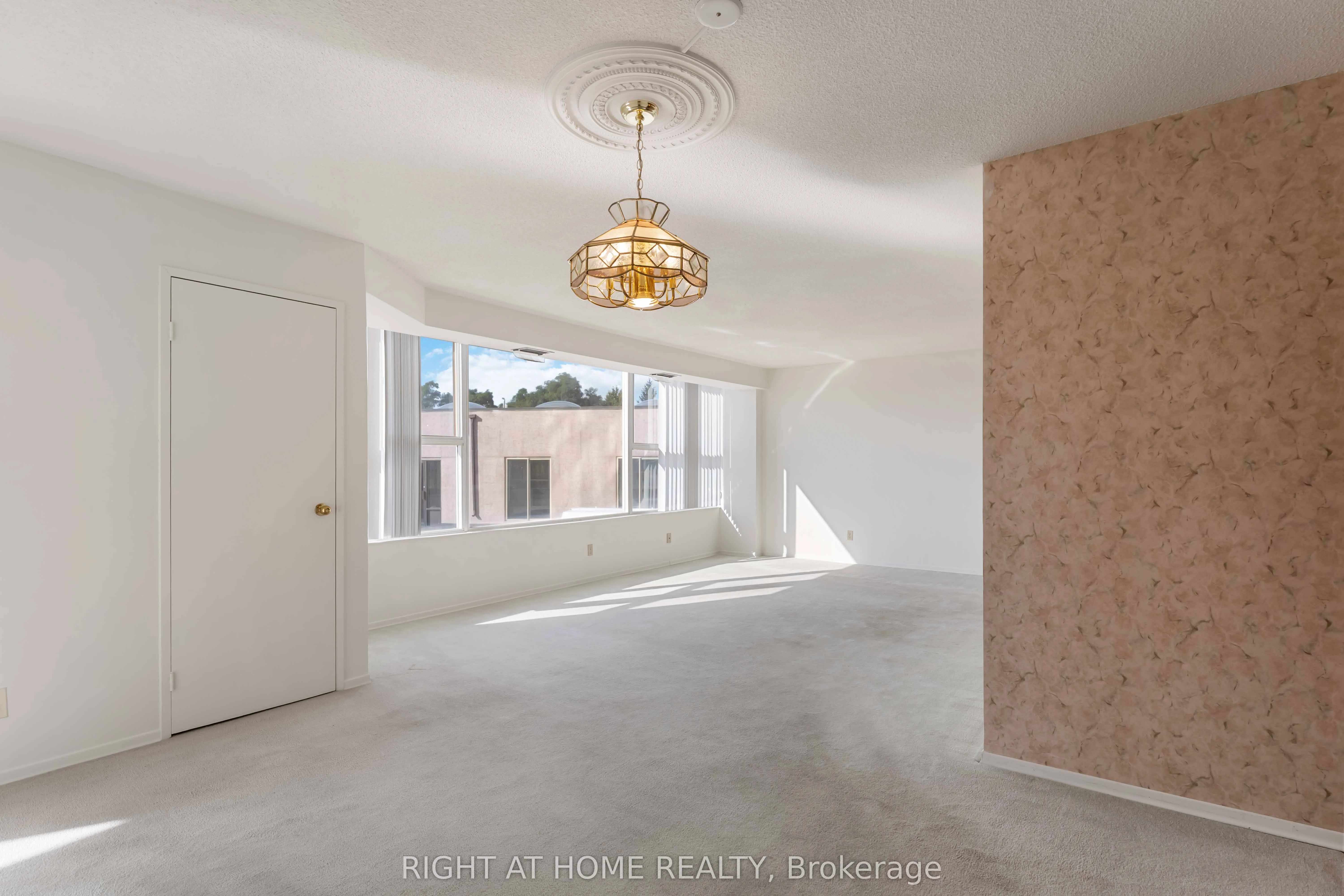 7 Gale Crescent, #204