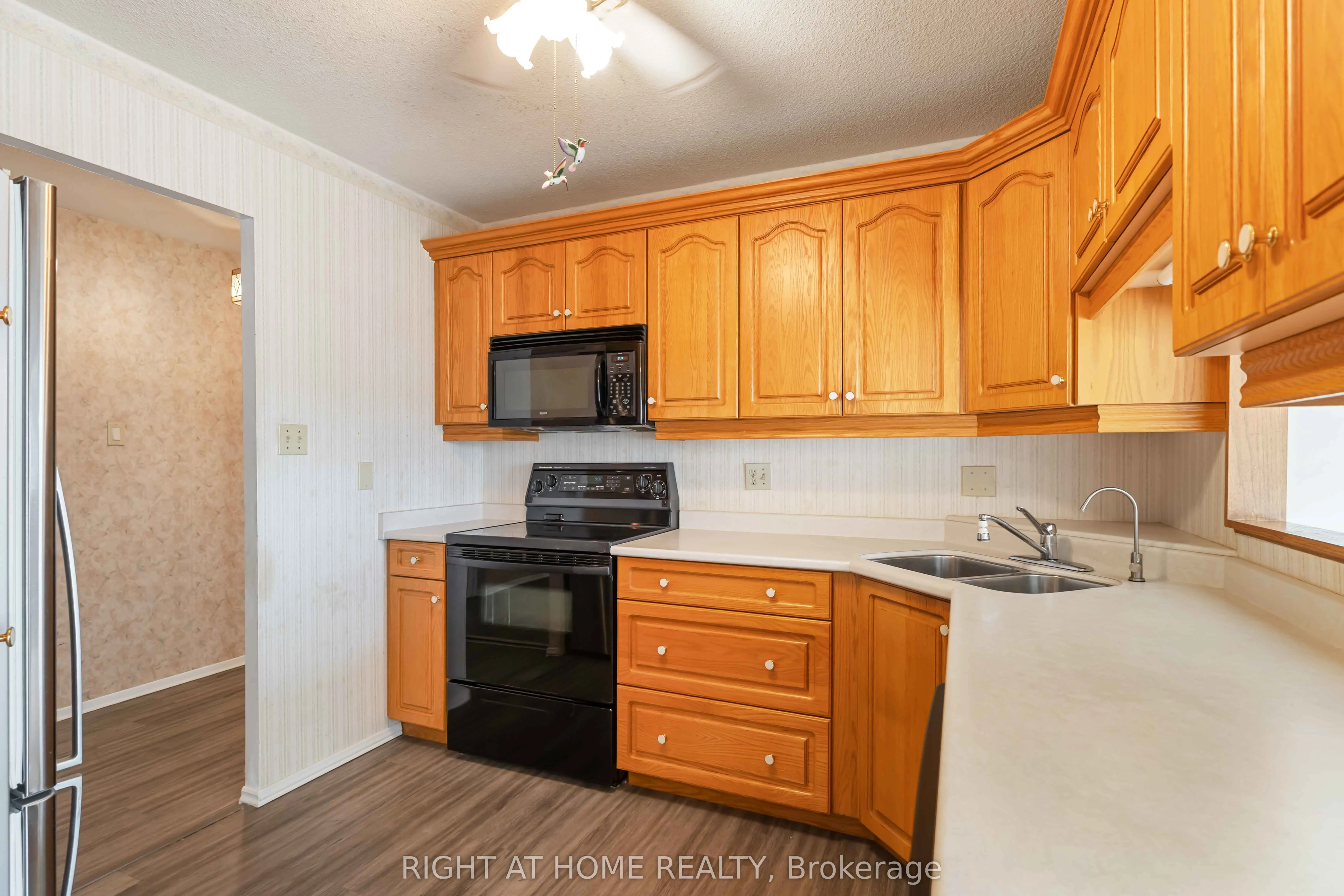 7 Gale Crescent, #204