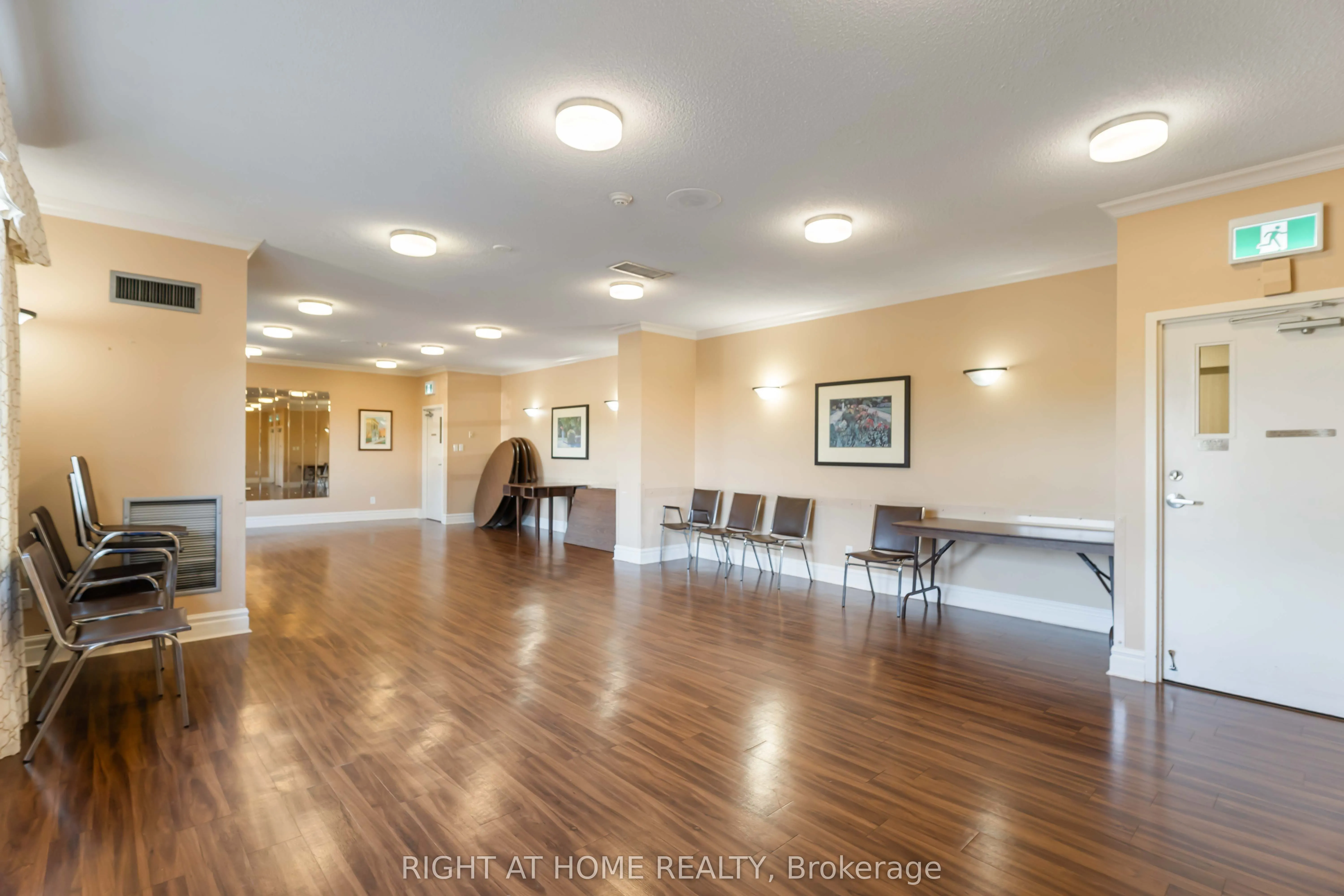 7 Gale Crescent, #204