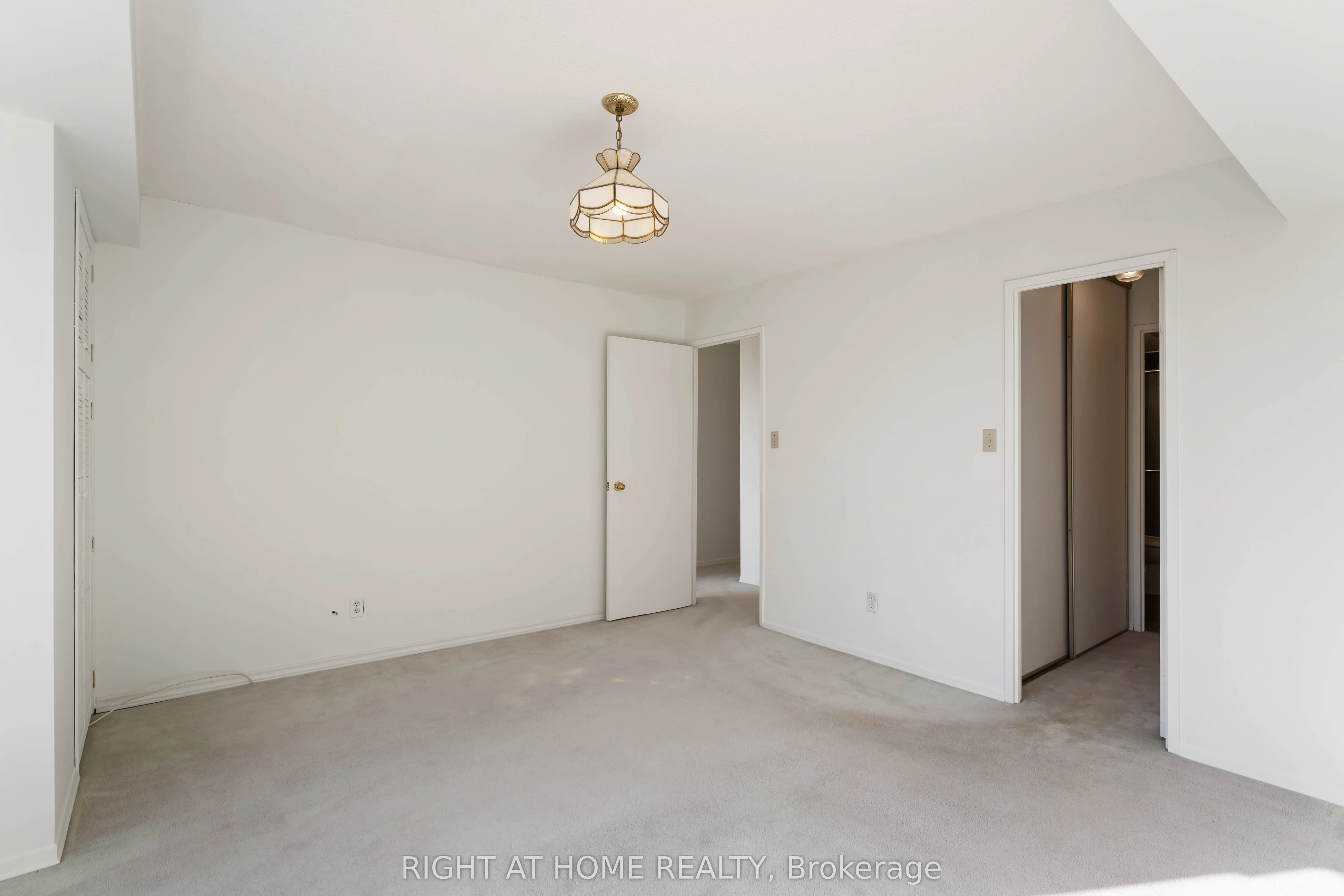 7 Gale Crescent, #204