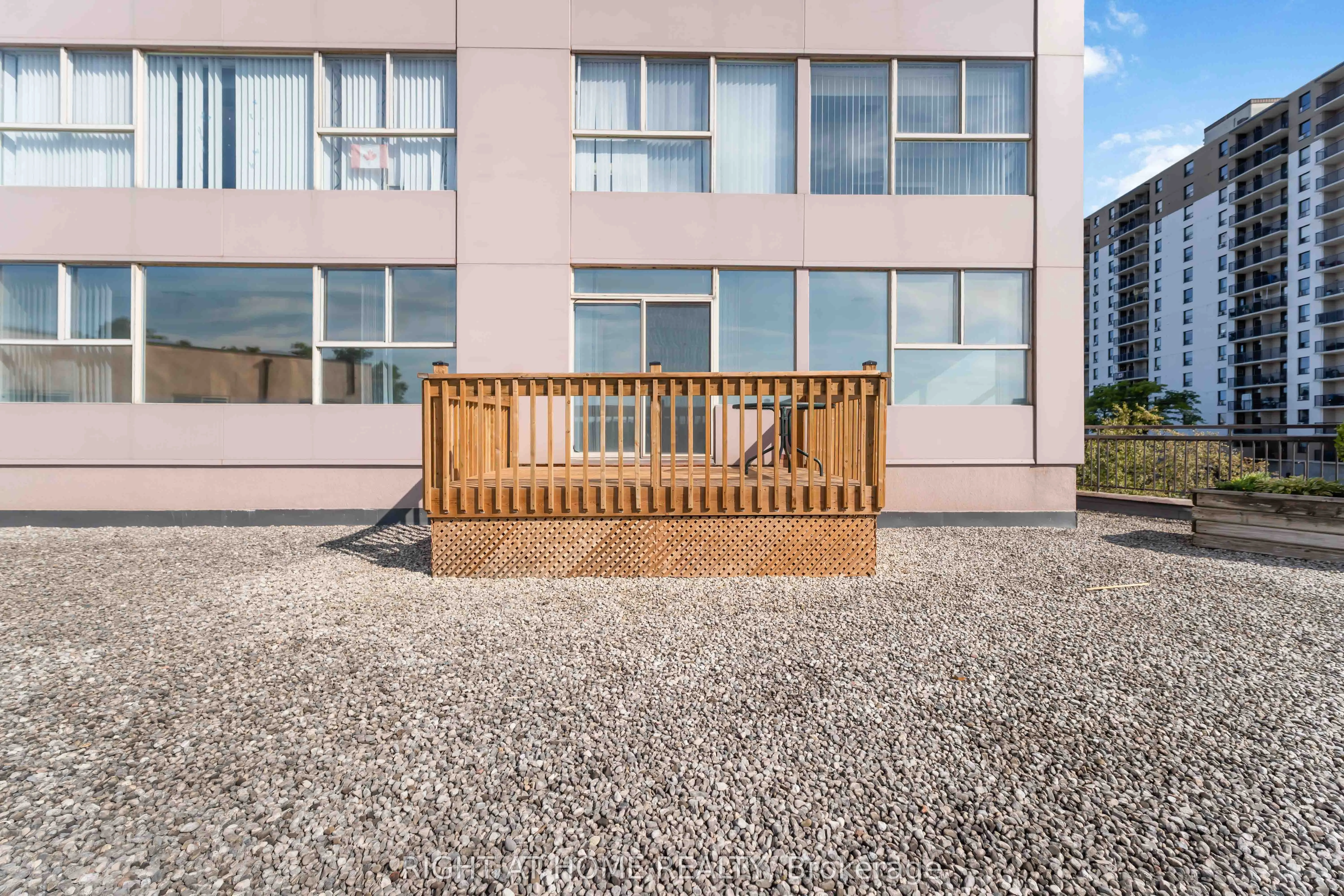 7 Gale Crescent, #204