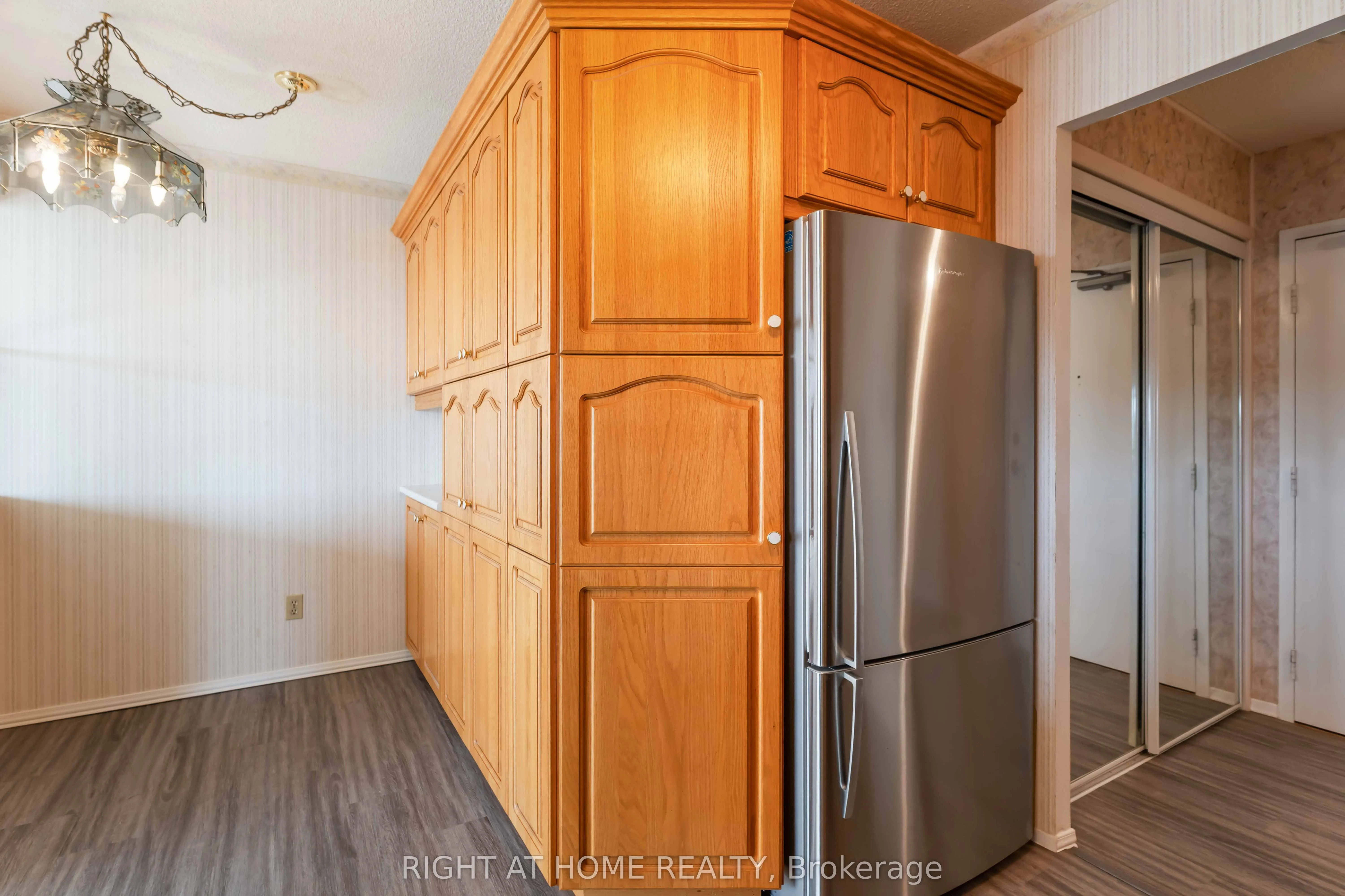 7 Gale Crescent, #204