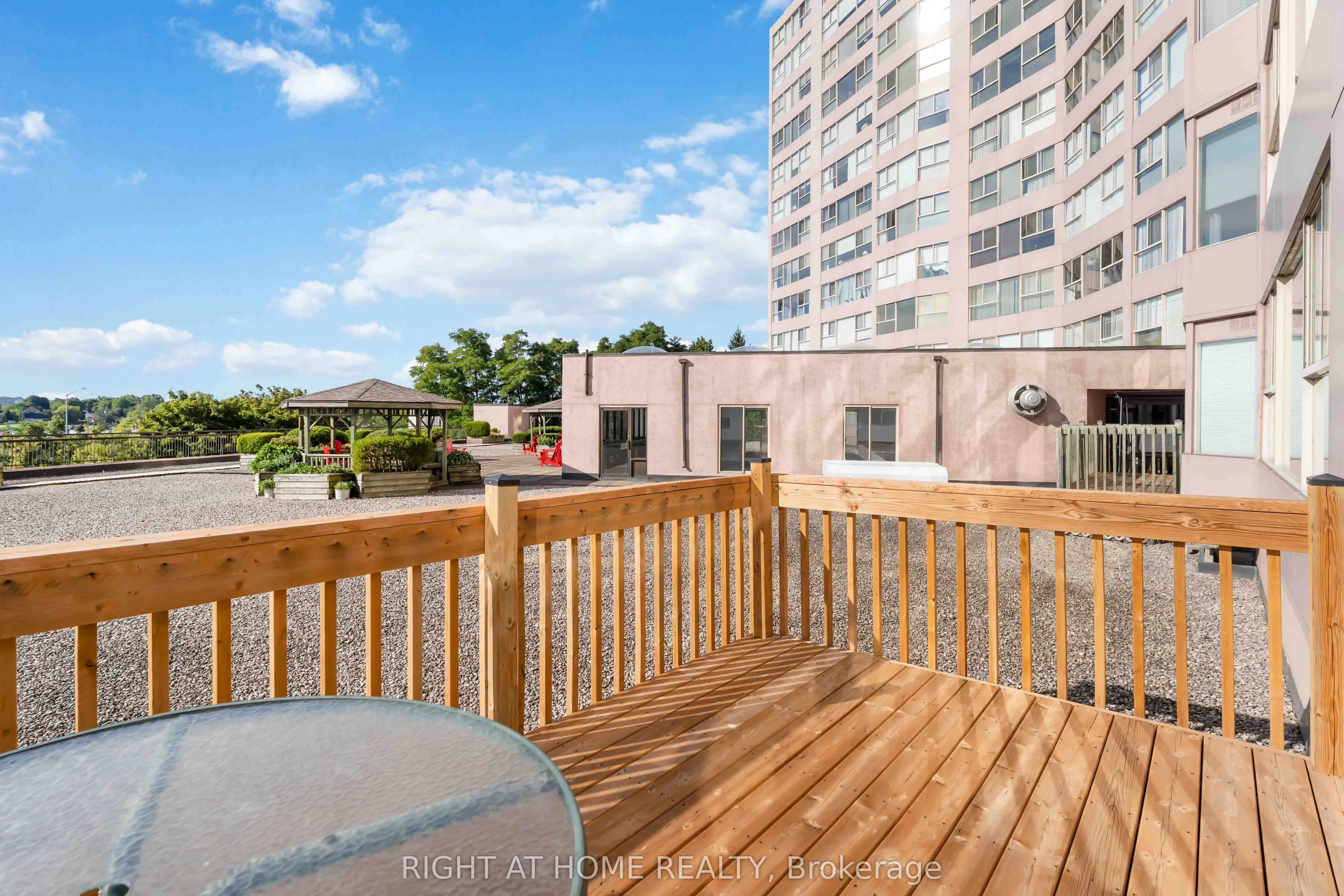 7 Gale Crescent, #204