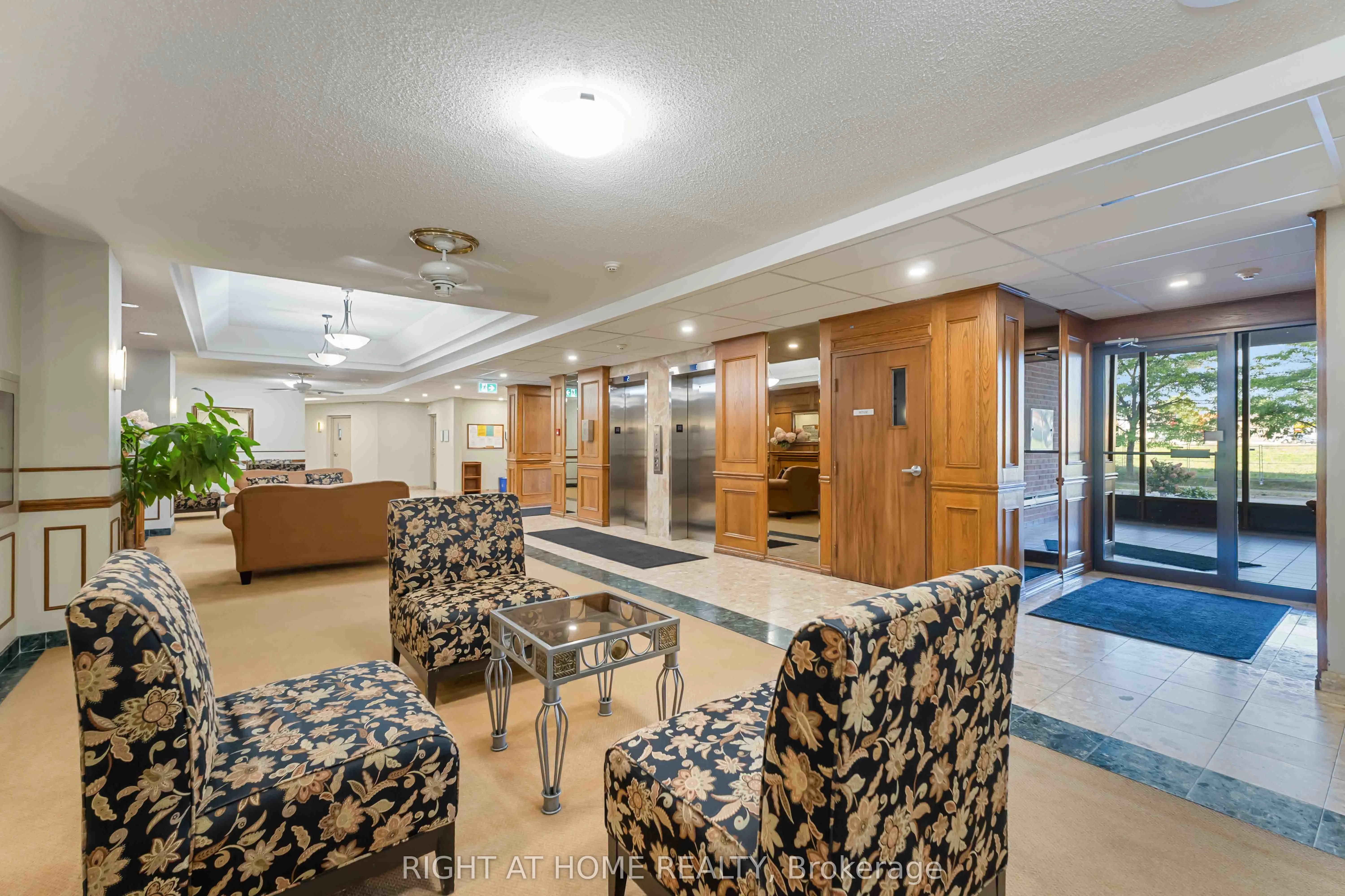 7 Gale Crescent, #204