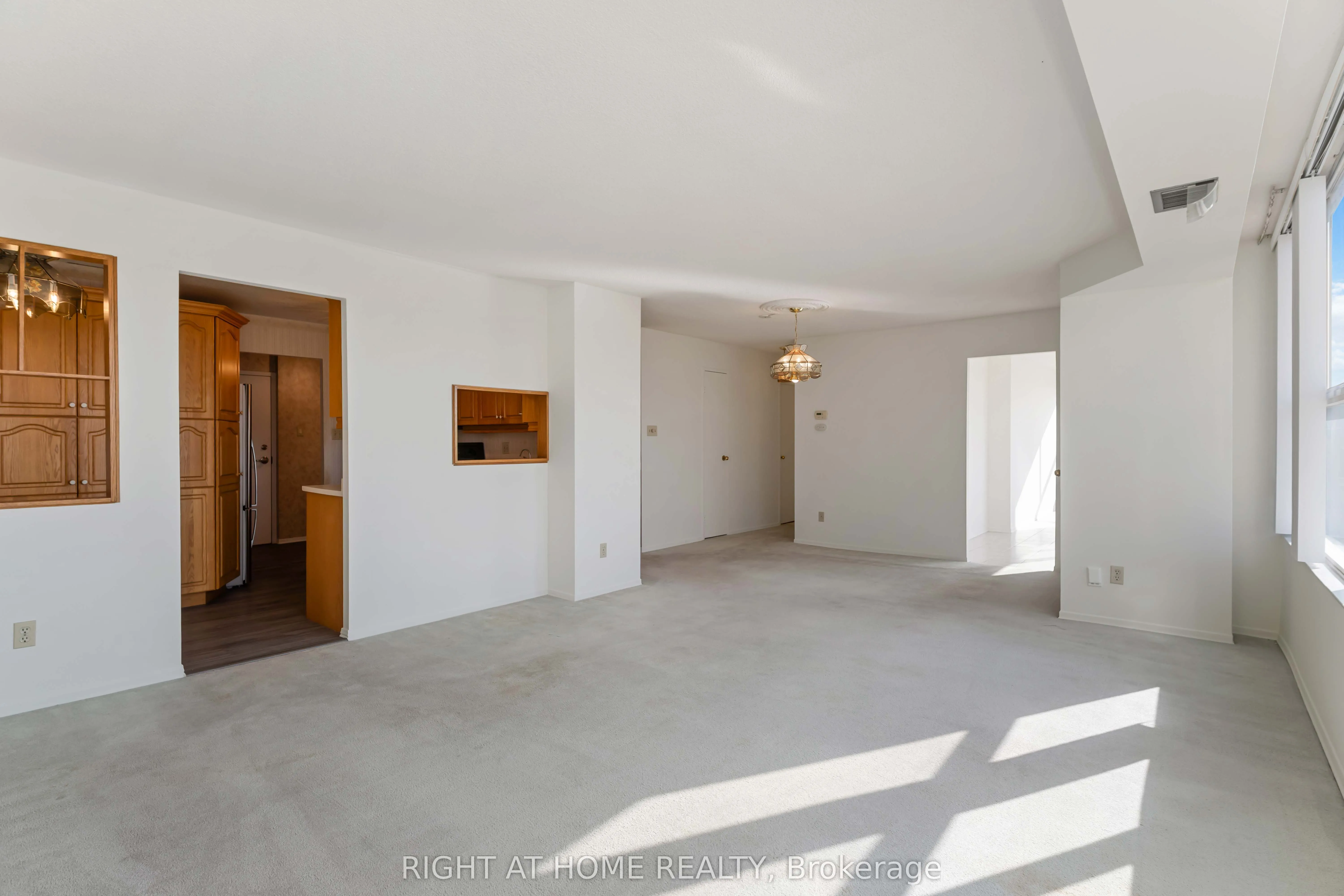 7 Gale Crescent, #204