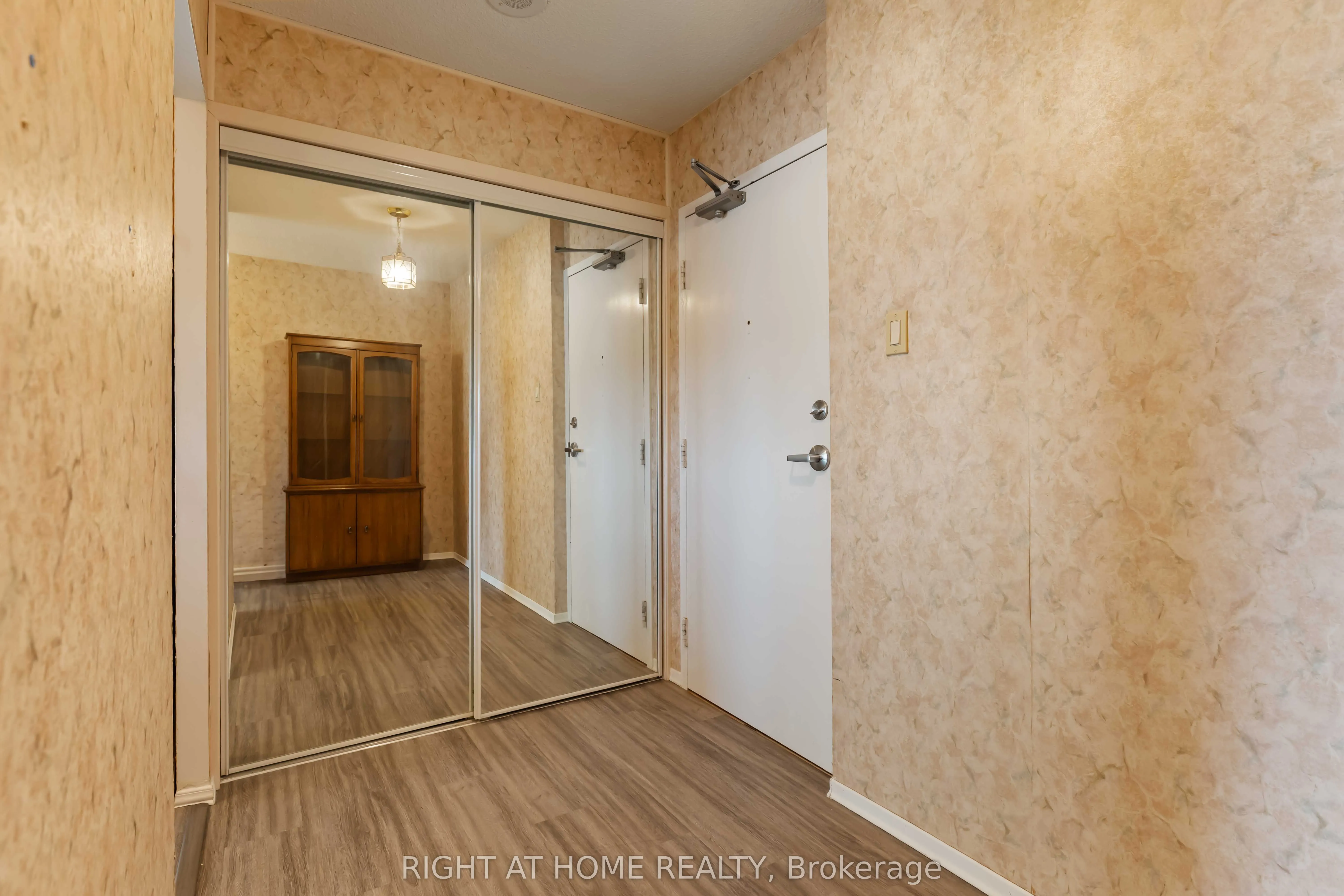 7 Gale Crescent, #204