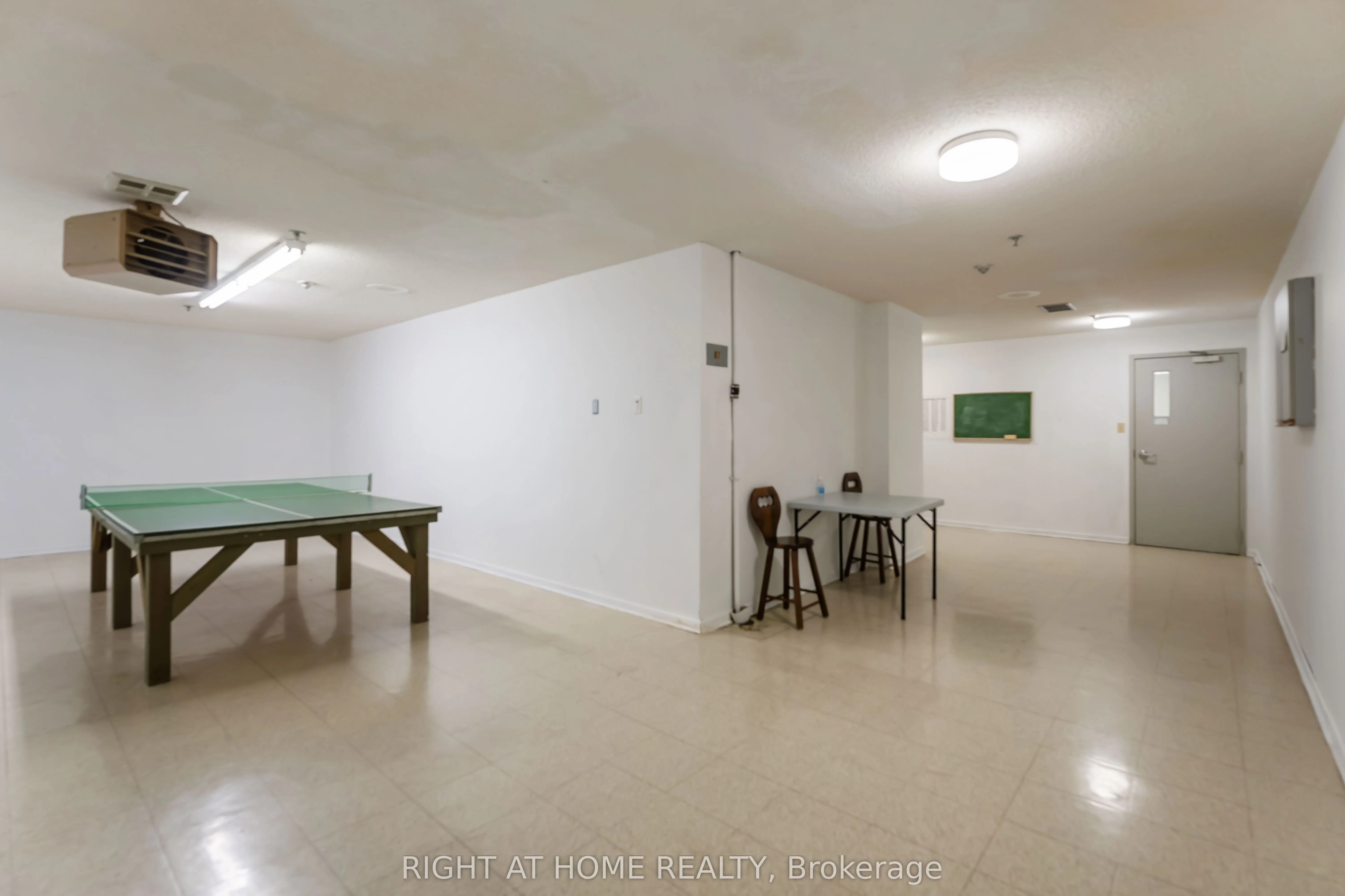 7 Gale Crescent, #204