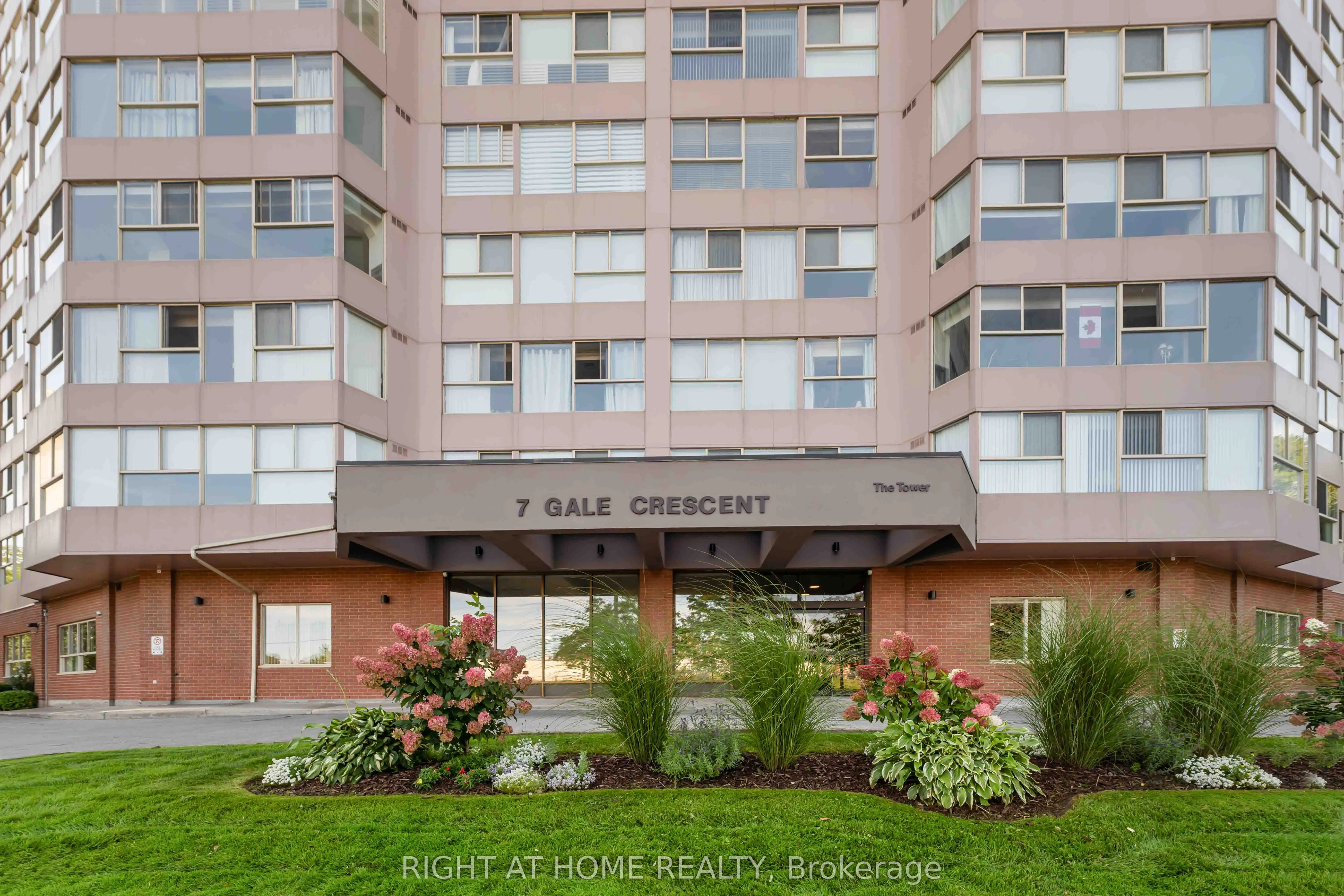 7 Gale Crescent, #204