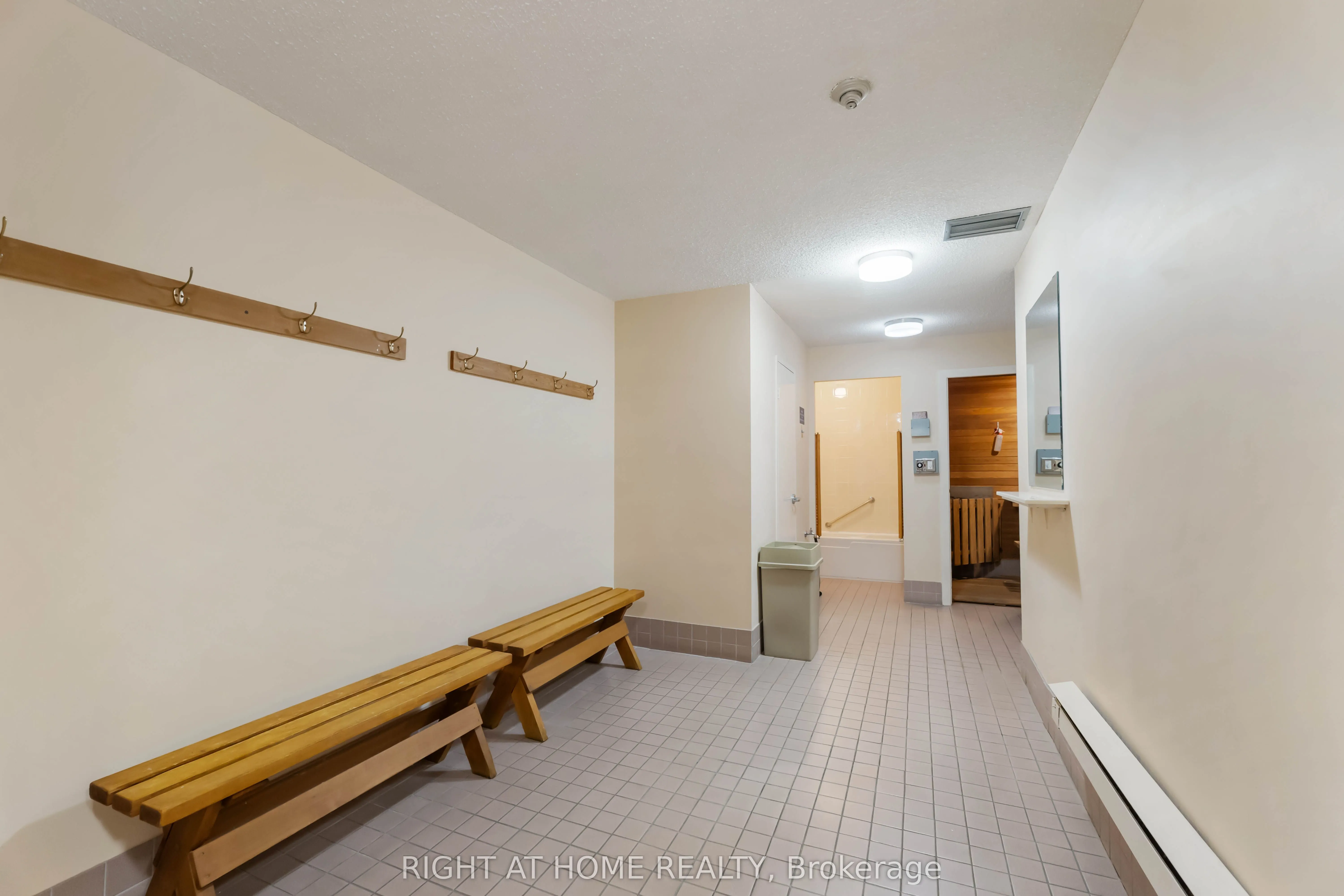 7 Gale Crescent, #204