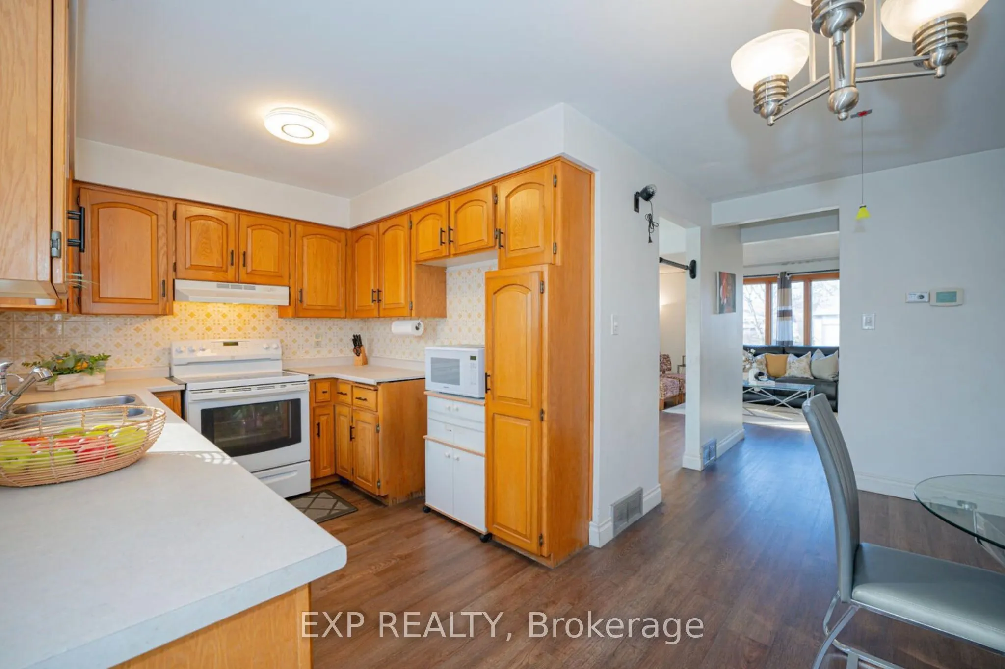 84 WIMBLETON Crescent