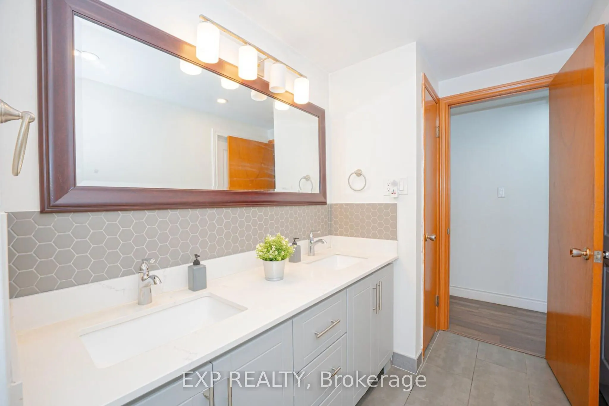 84 WIMBLETON Crescent