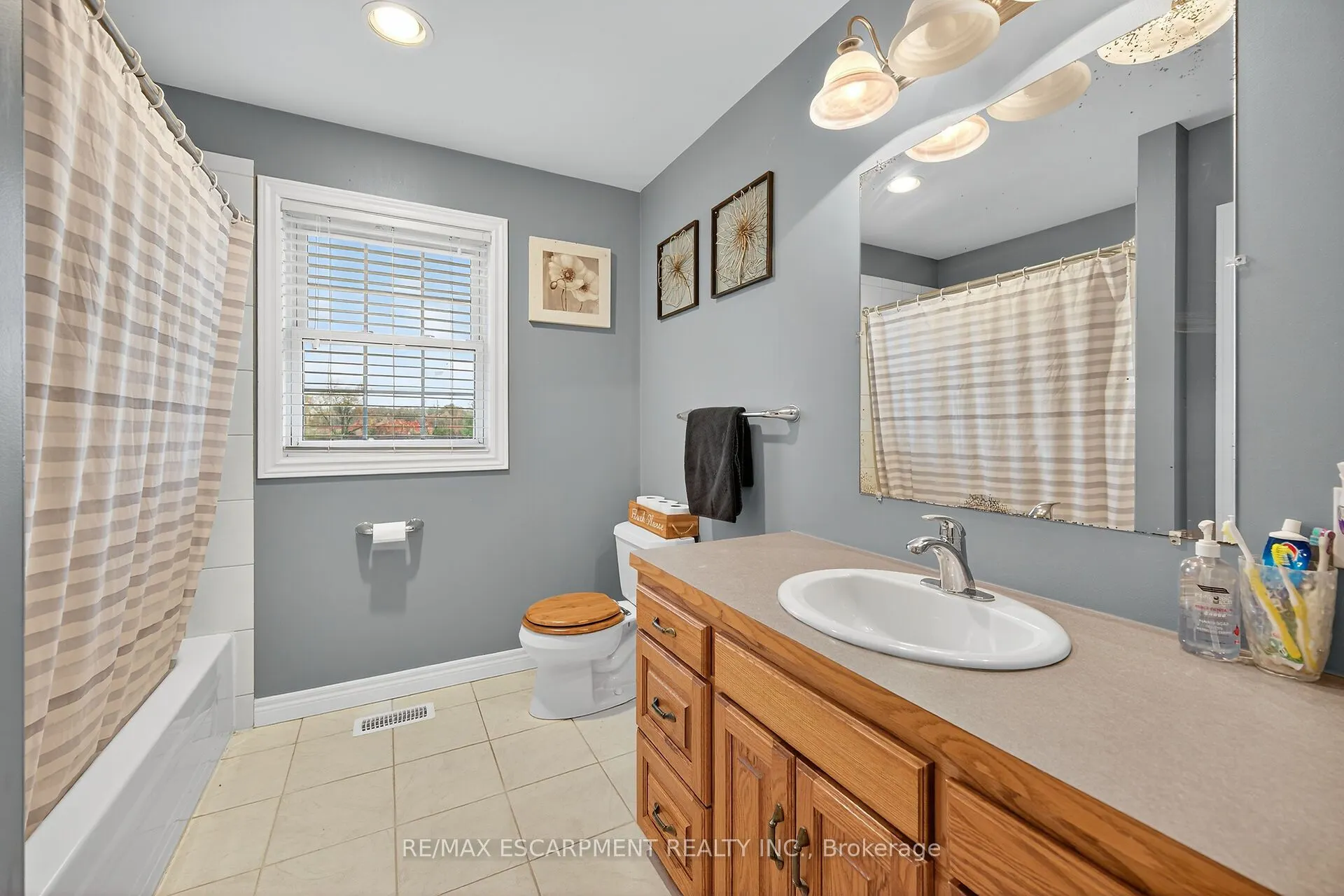 2905 SOUTH GRIMSBY ROAD 6