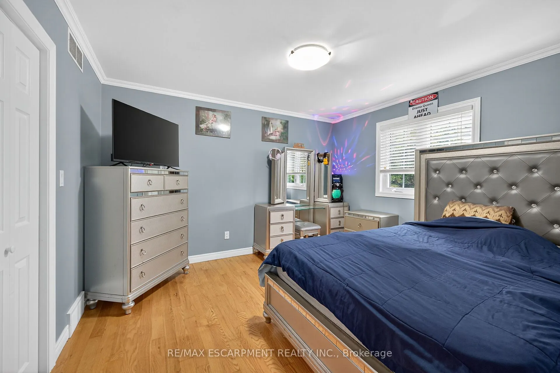 2905 SOUTH GRIMSBY ROAD 6