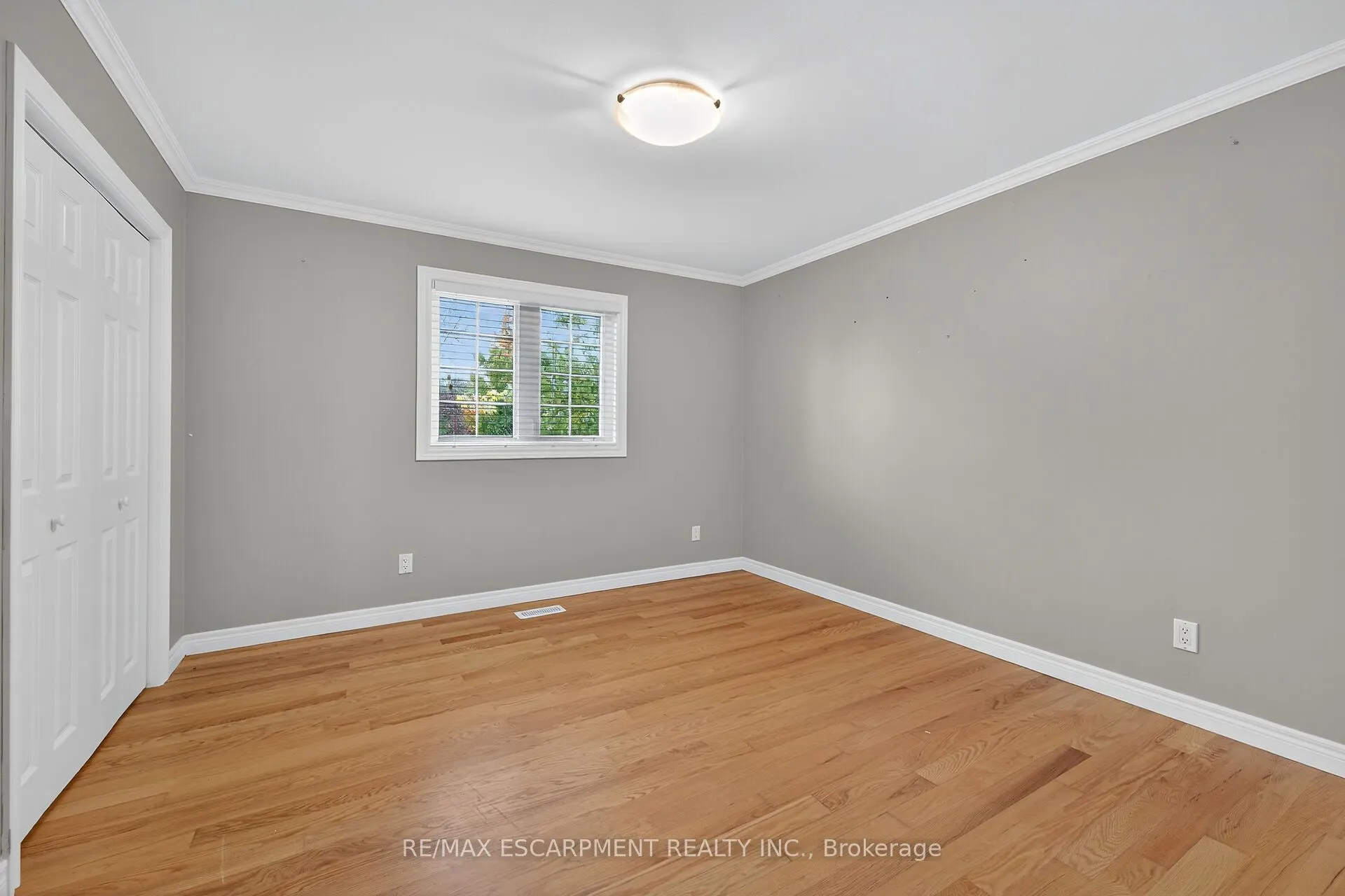 2905 SOUTH GRIMSBY ROAD 6