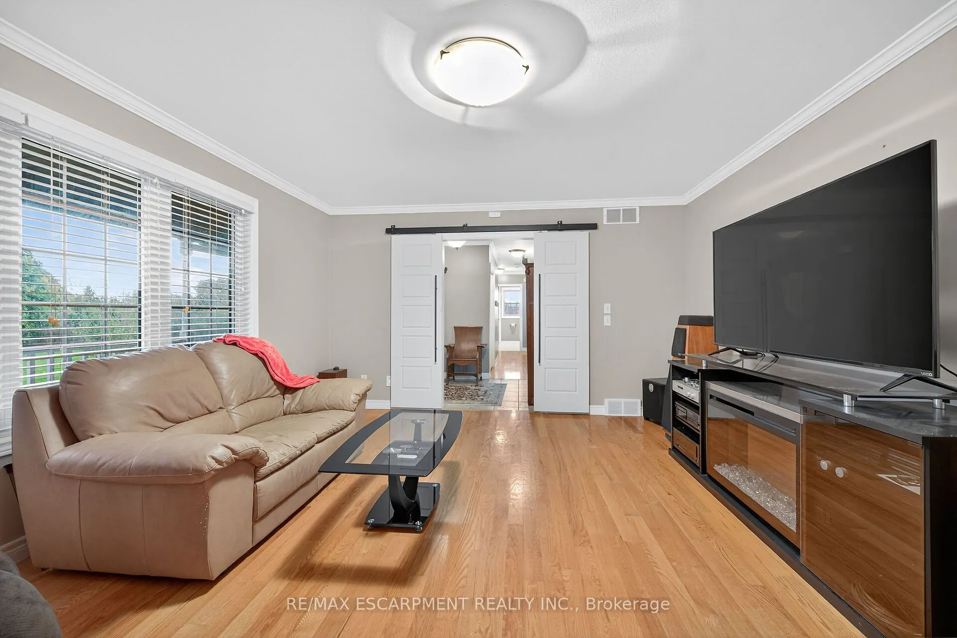 2905 SOUTH GRIMSBY ROAD 6