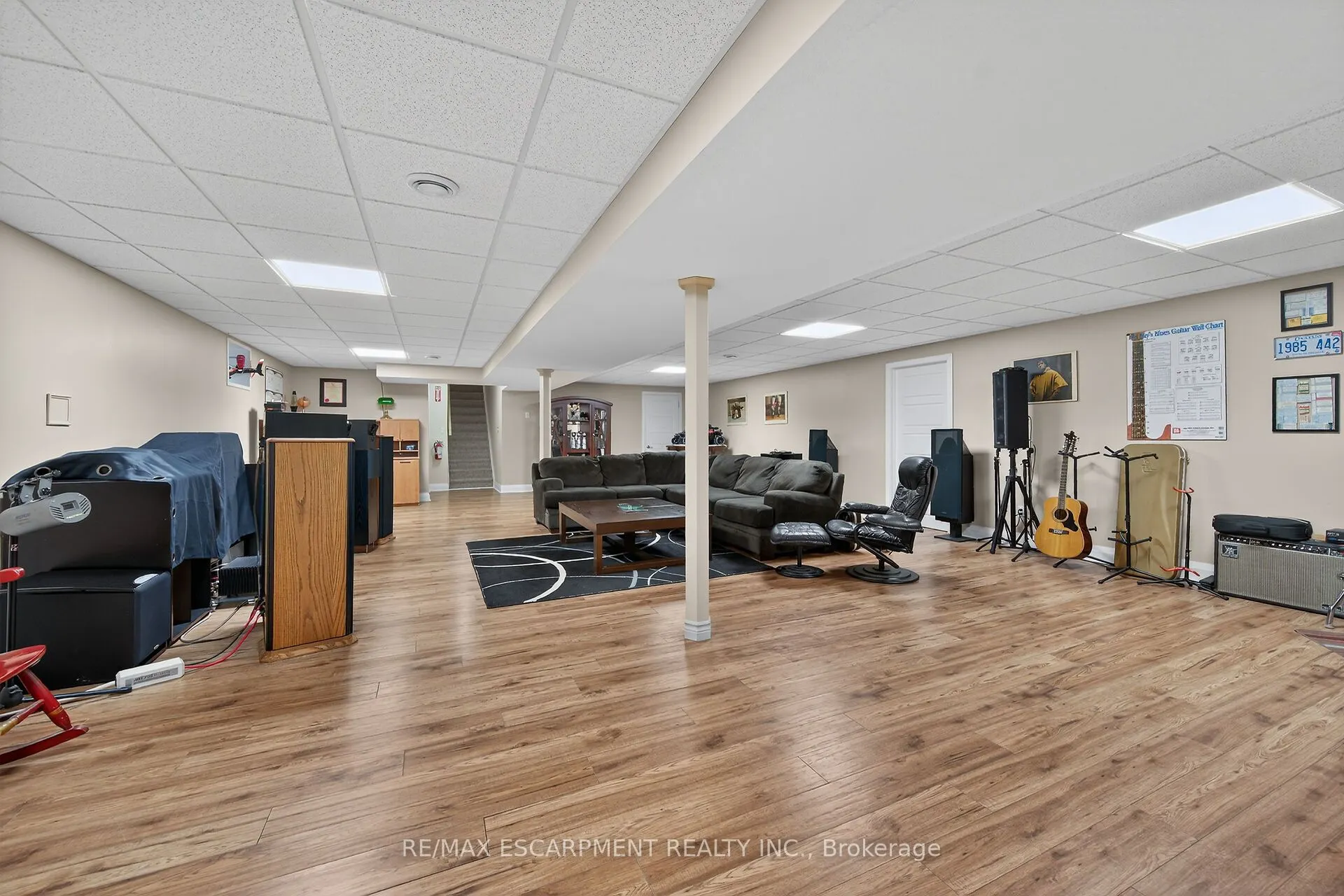 2905 SOUTH GRIMSBY ROAD 6