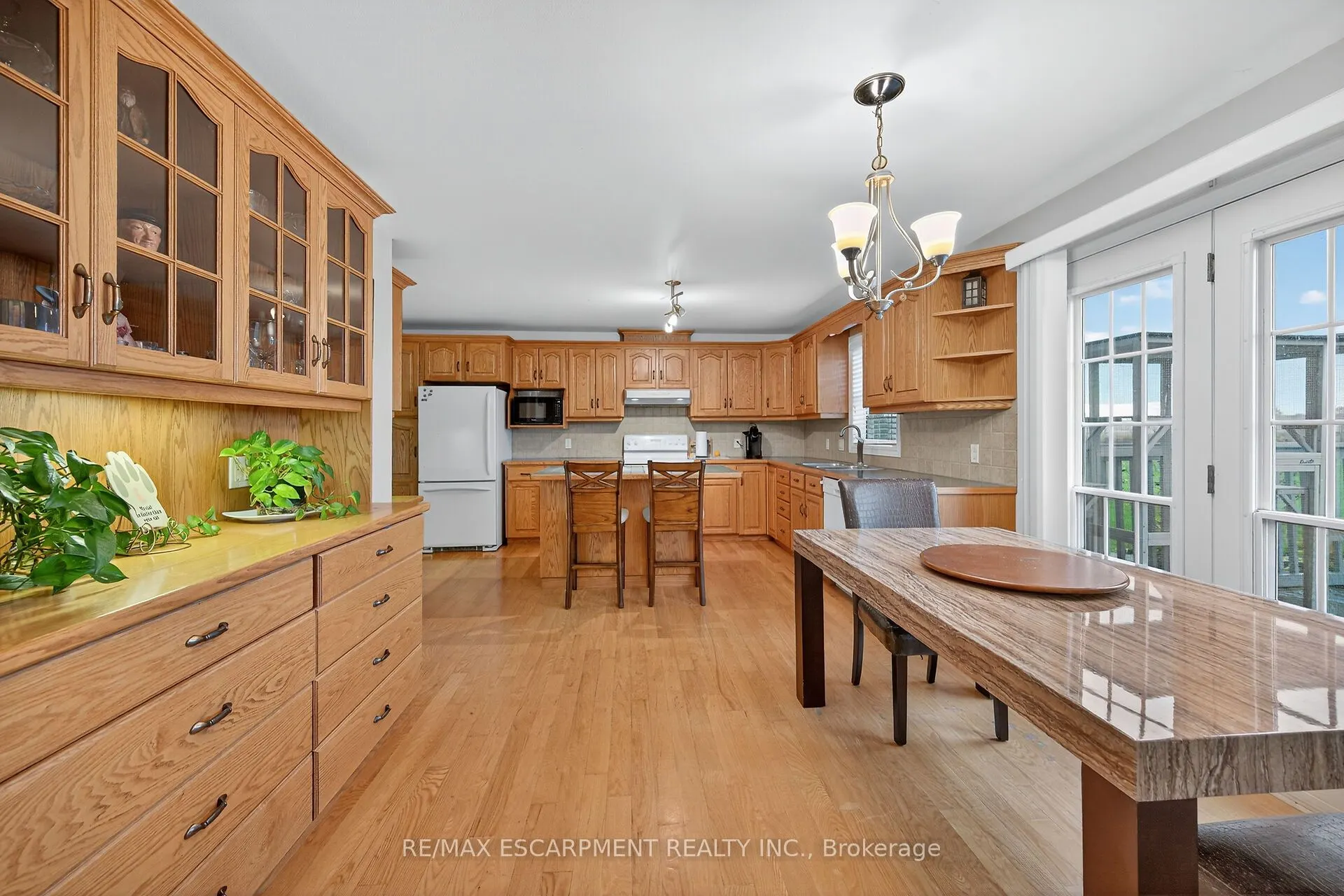 2905 SOUTH GRIMSBY ROAD 6