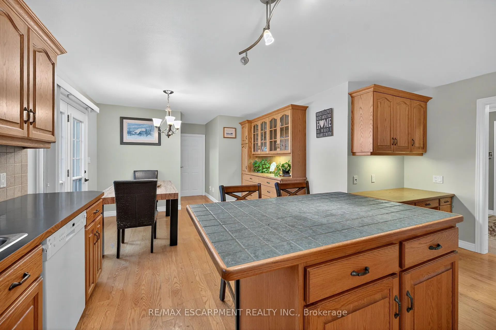 2905 SOUTH GRIMSBY ROAD 6