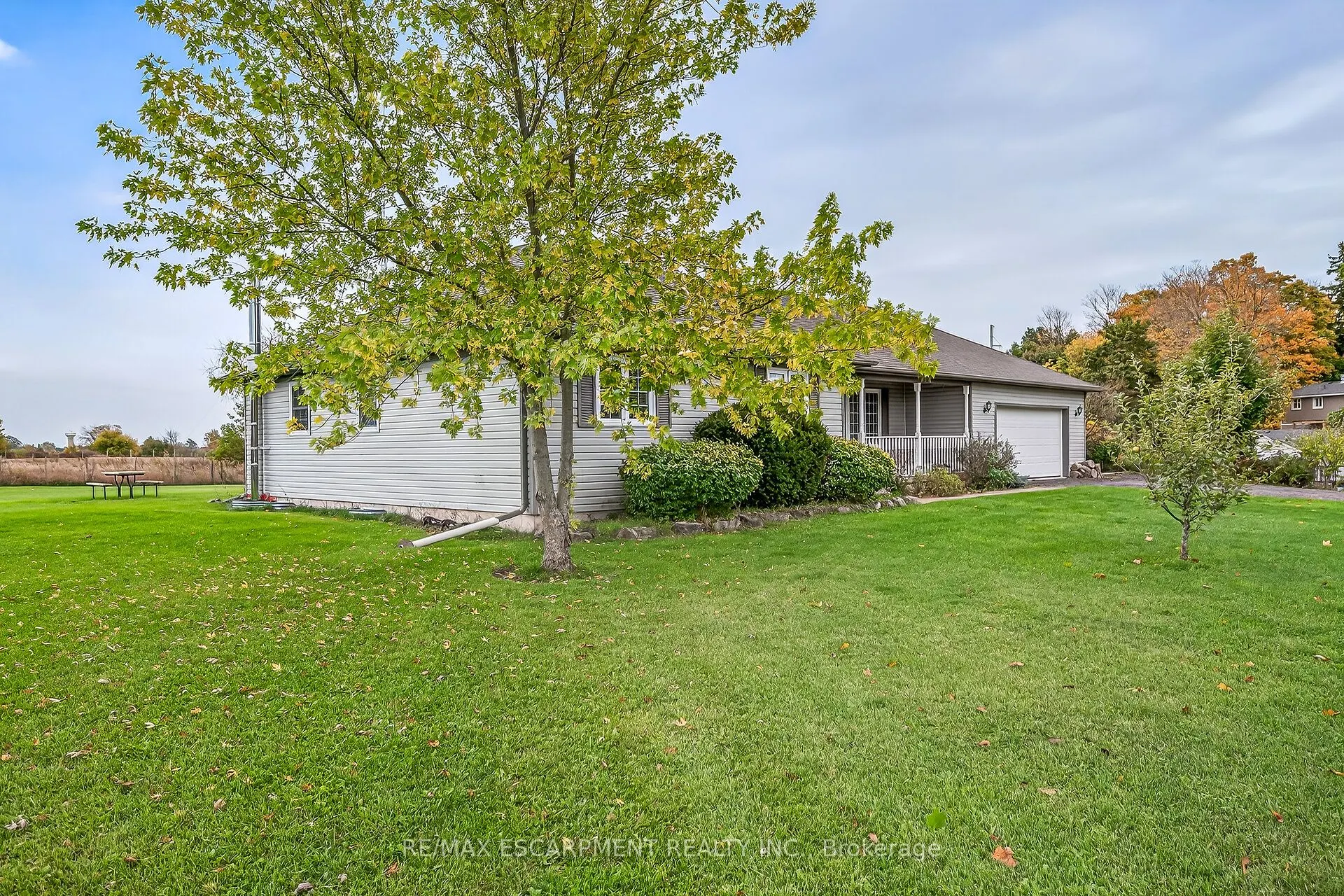 2905 SOUTH GRIMSBY ROAD 6