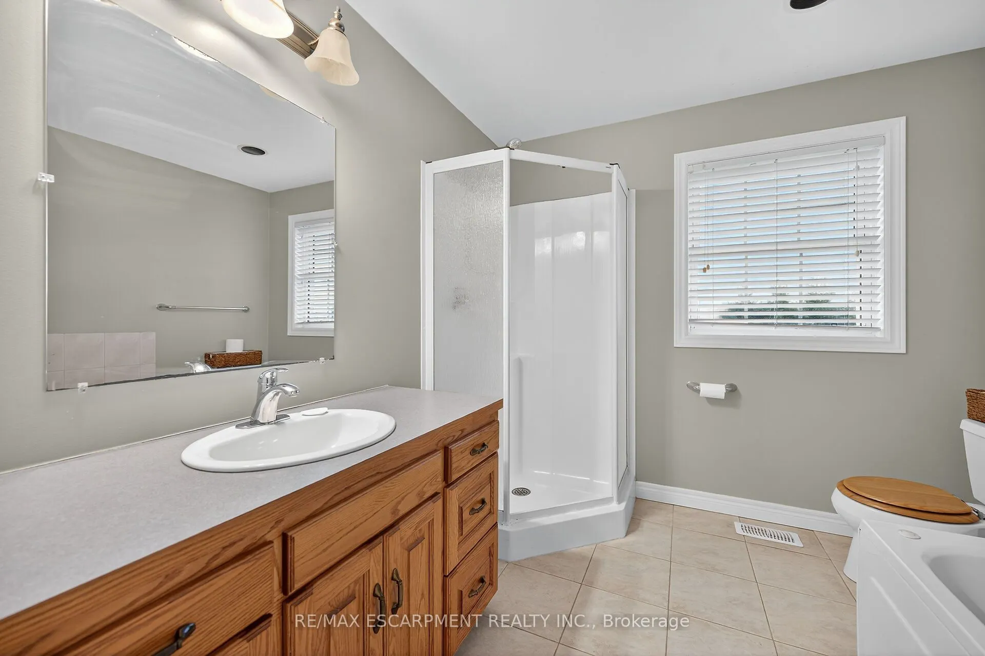 2905 SOUTH GRIMSBY ROAD 6