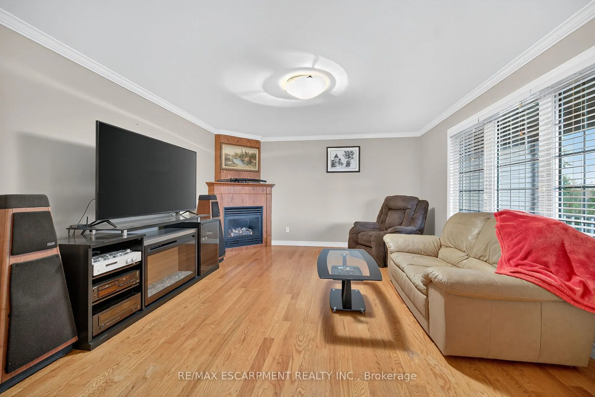 2905 SOUTH GRIMSBY ROAD 6