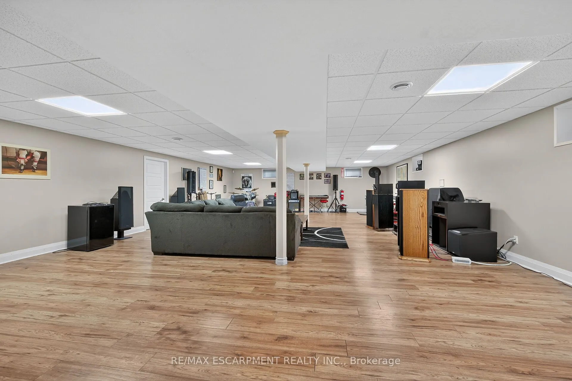 2905 SOUTH GRIMSBY ROAD 6