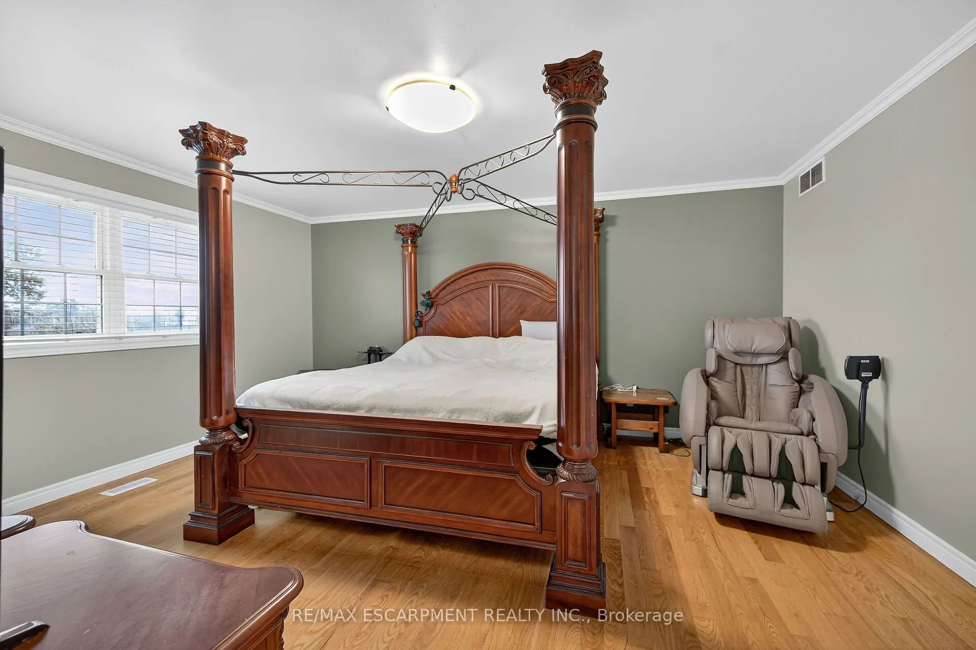 2905 SOUTH GRIMSBY ROAD 6