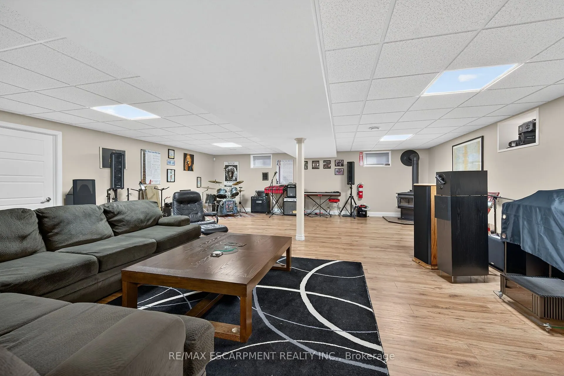 2905 SOUTH GRIMSBY ROAD 6