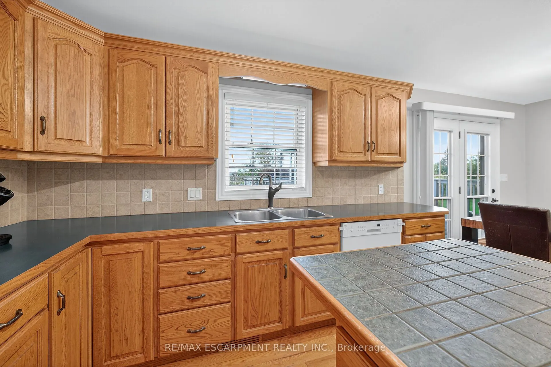 2905 SOUTH GRIMSBY ROAD 6