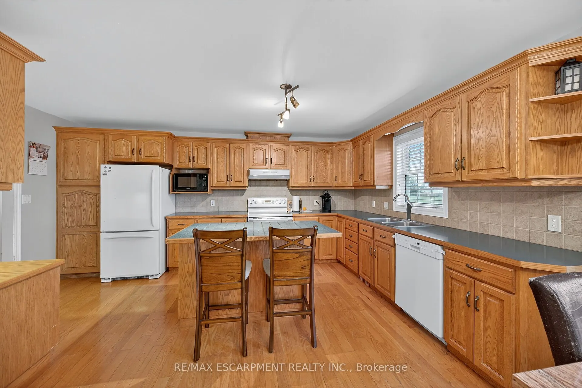 2905 SOUTH GRIMSBY ROAD 6