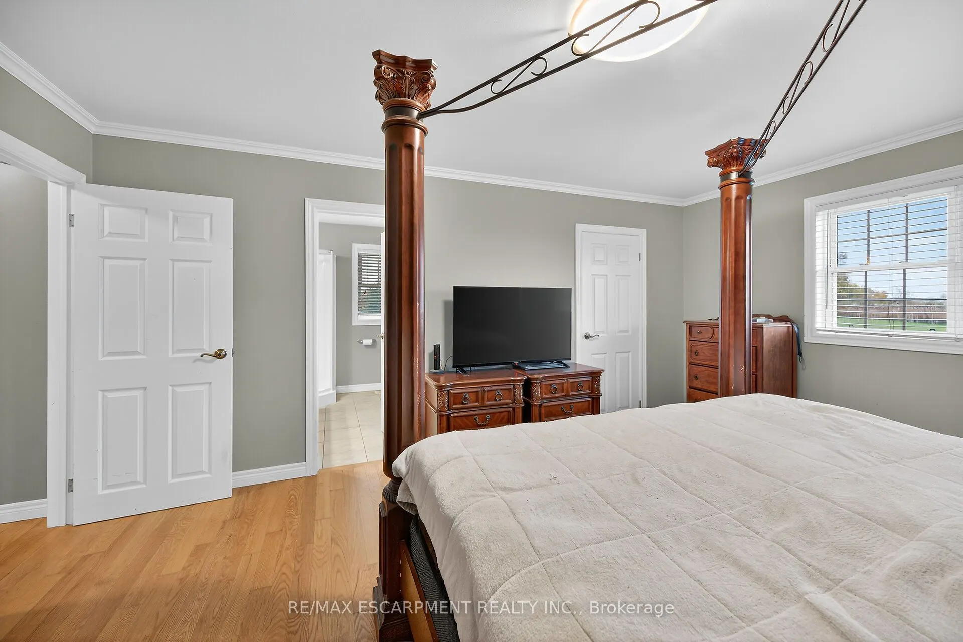 2905 SOUTH GRIMSBY ROAD 6