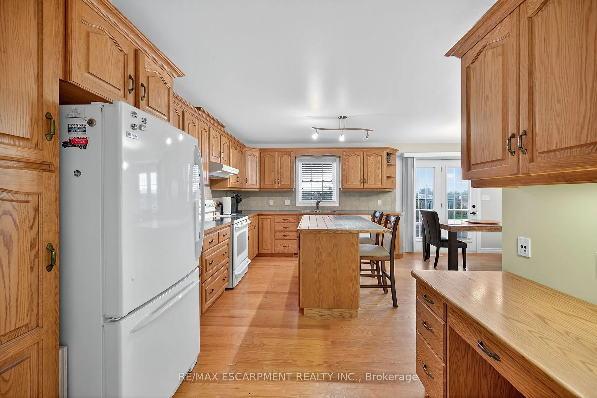 2905 SOUTH GRIMSBY ROAD 6