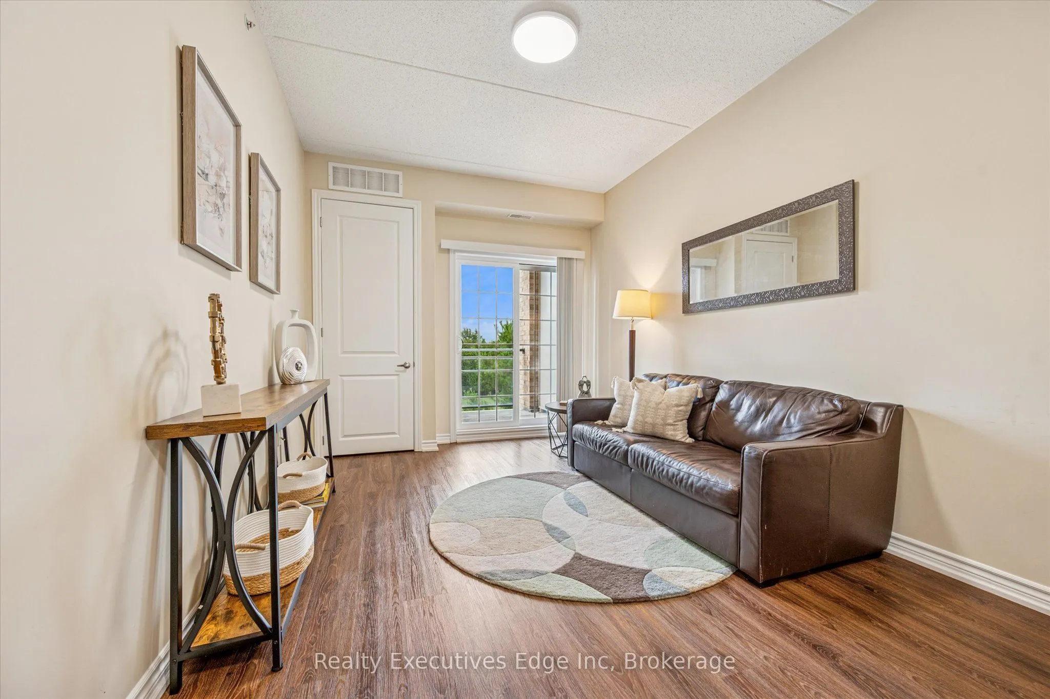 1077 Gordon Street, #323