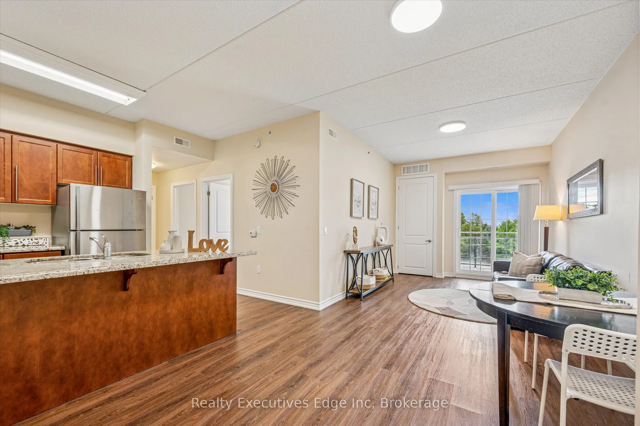 1077 Gordon Street, #323